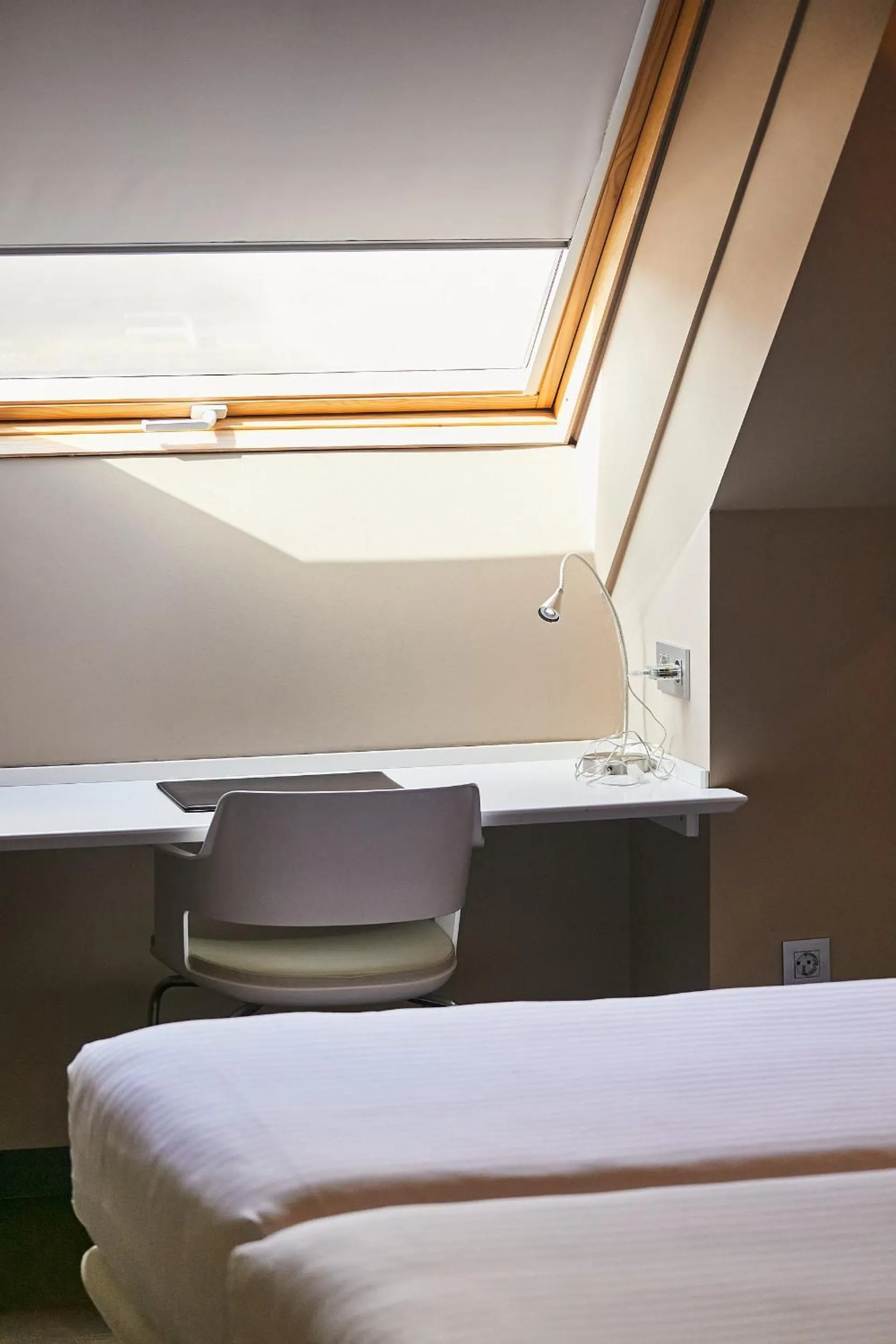 Photo of the whole room, Bed in Silken Monumental Naranco