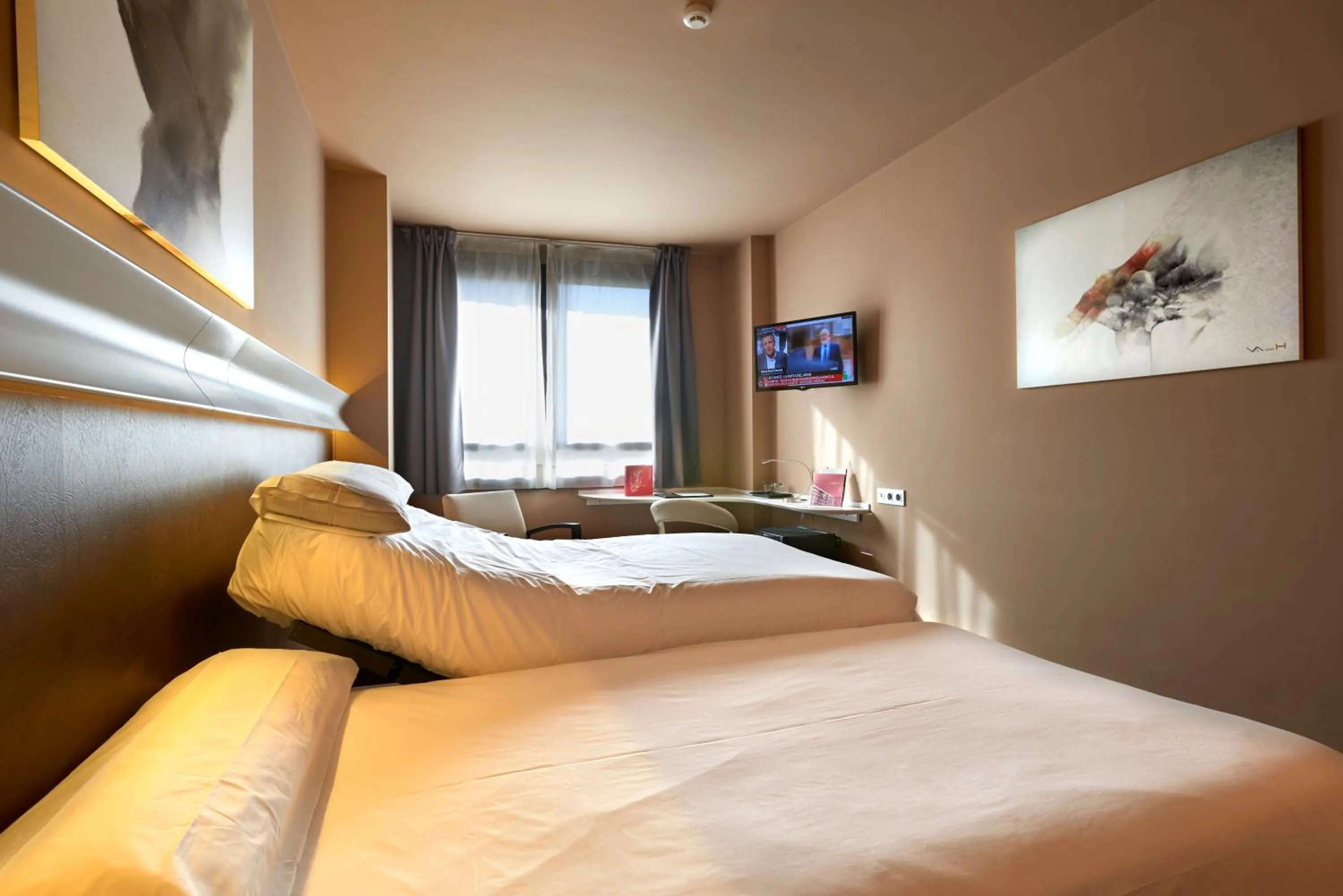 Bedroom, Bed in Silken Monumental Naranco