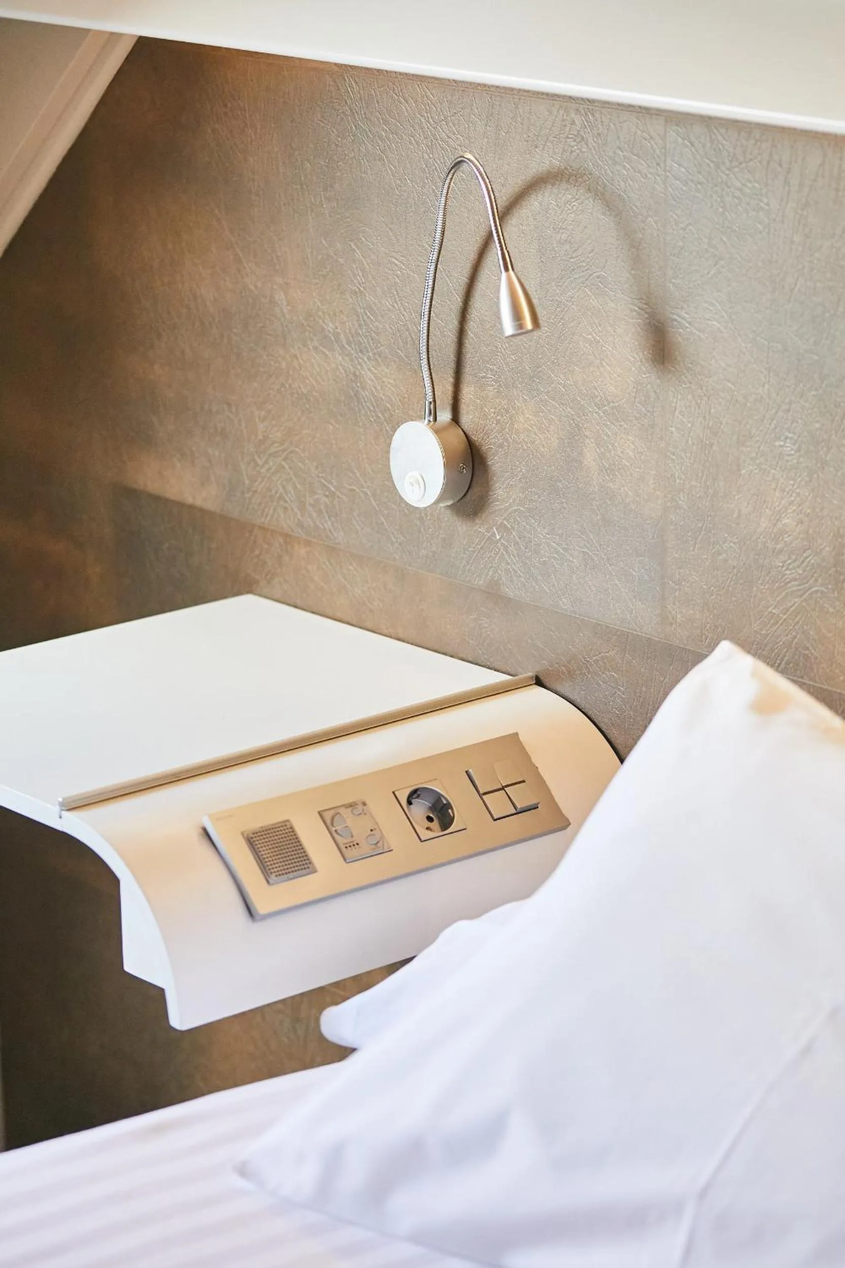 Photo of the whole room, Bed in Silken Monumental Naranco