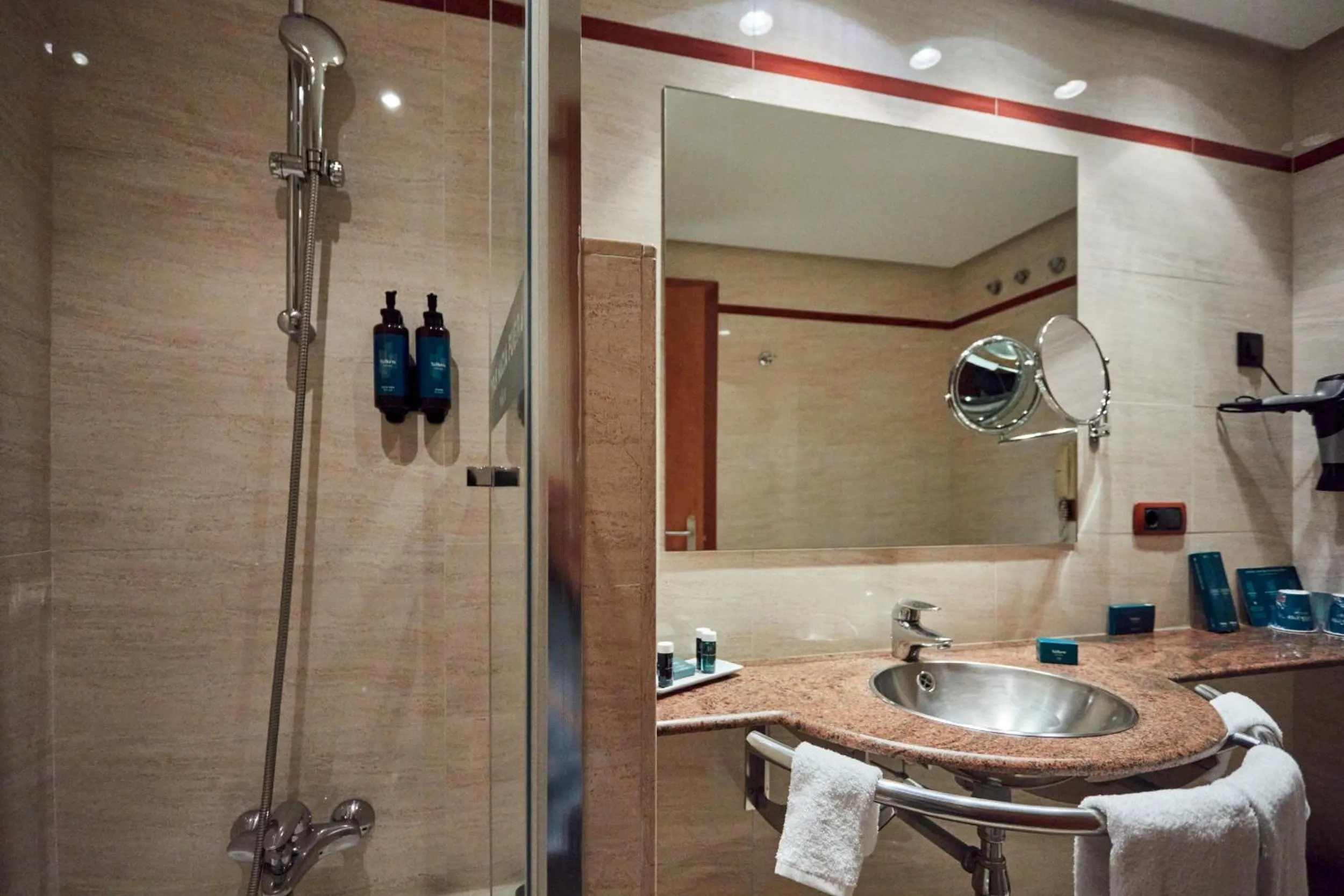 Bathroom in Silken Monumental Naranco