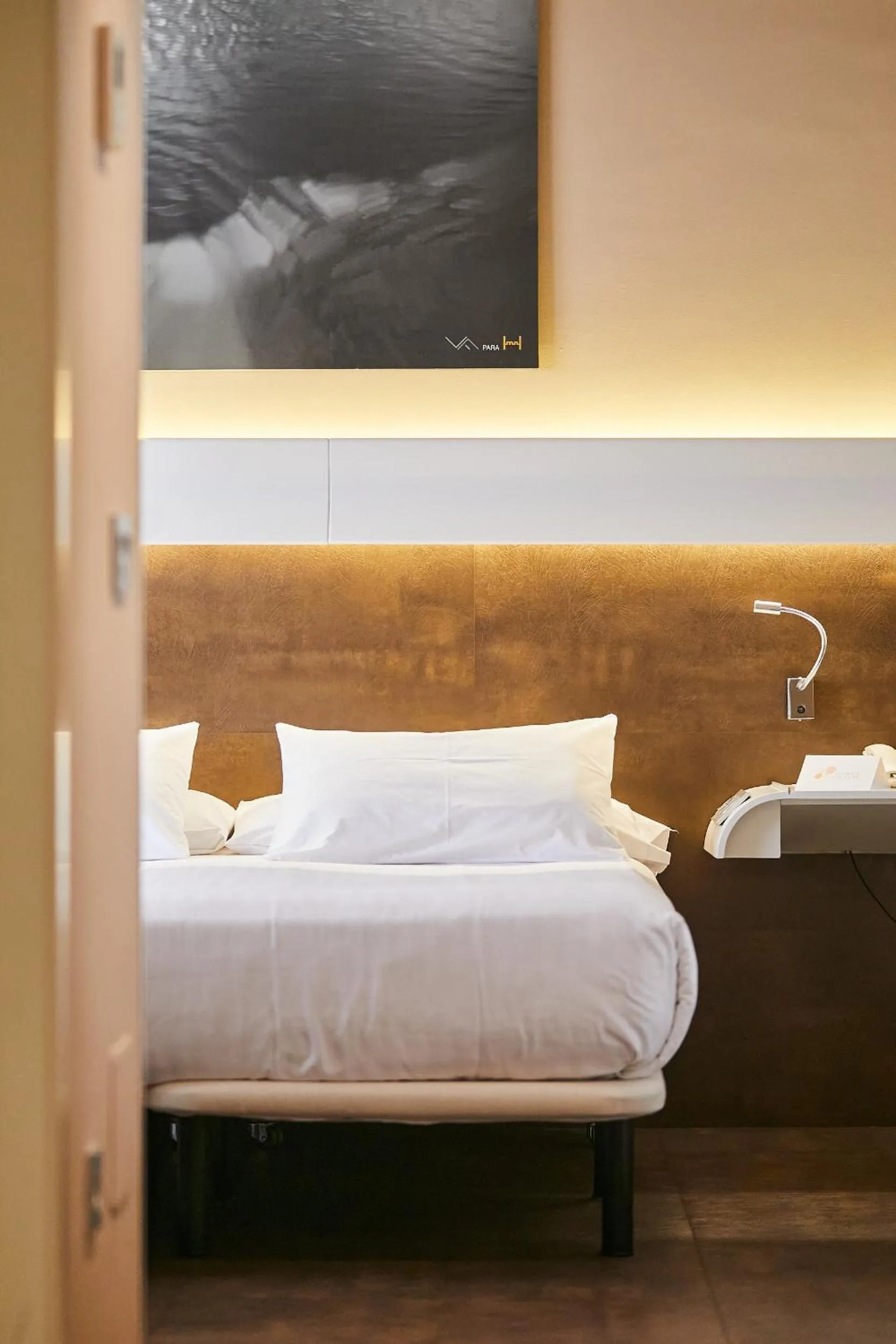 Photo of the whole room, Bed in Silken Monumental Naranco