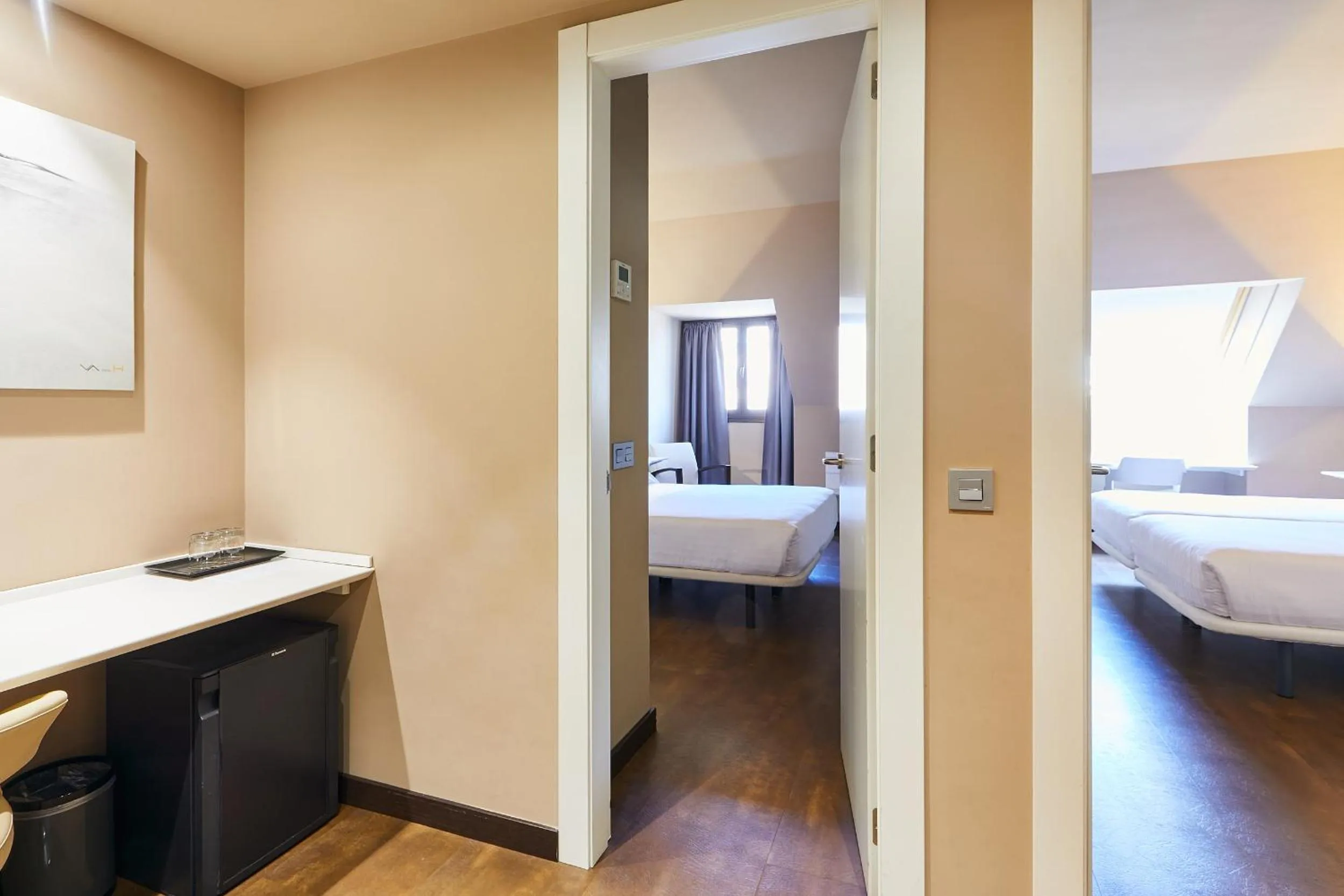 Photo of the whole room, Bed in Silken Monumental Naranco