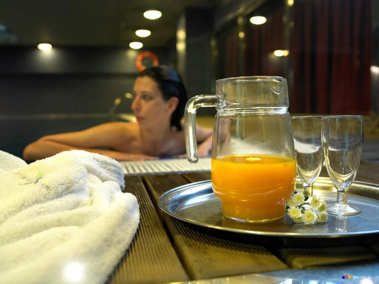 Swimming pool in Silken Monumental Naranco