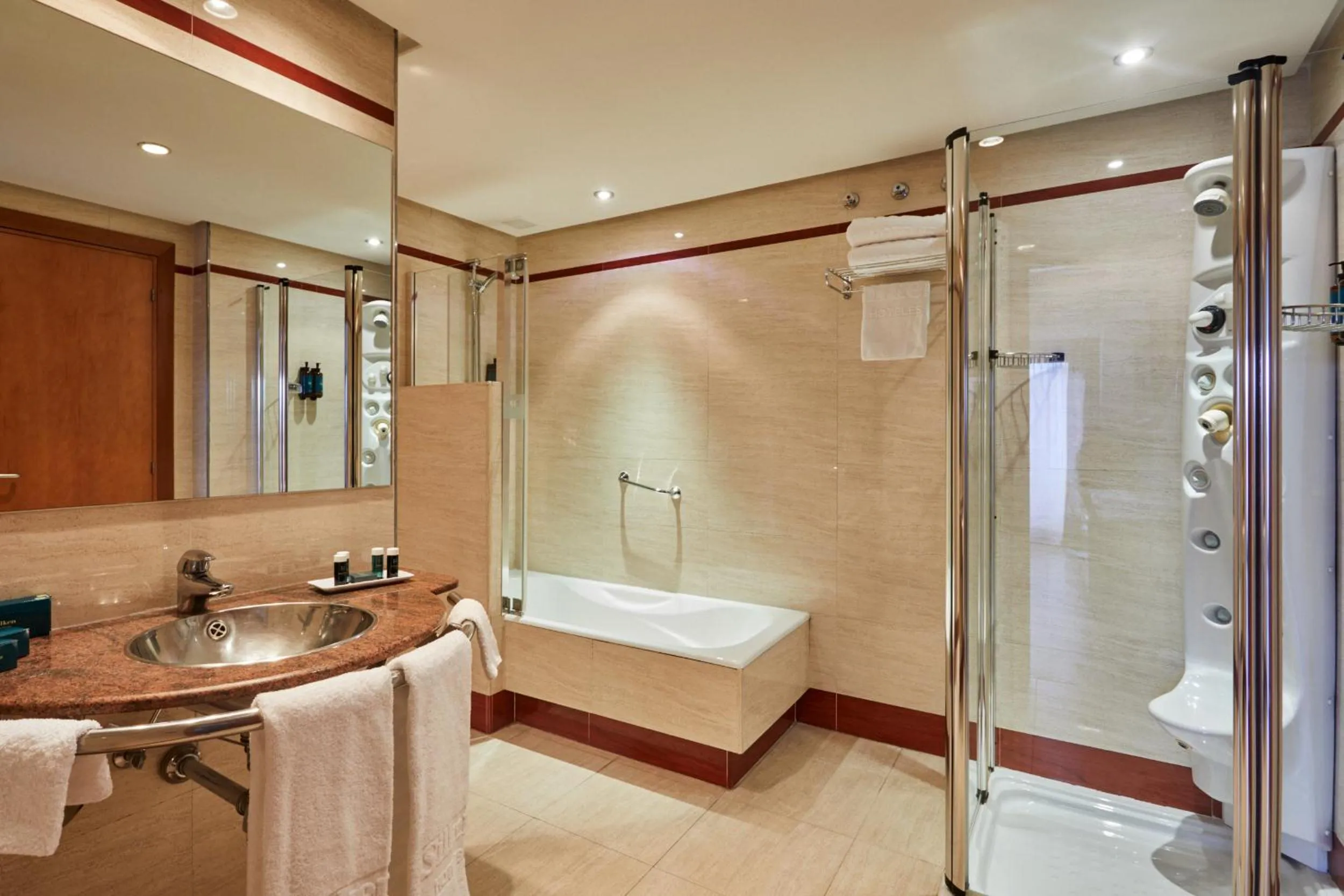 Bathroom in Silken Monumental Naranco