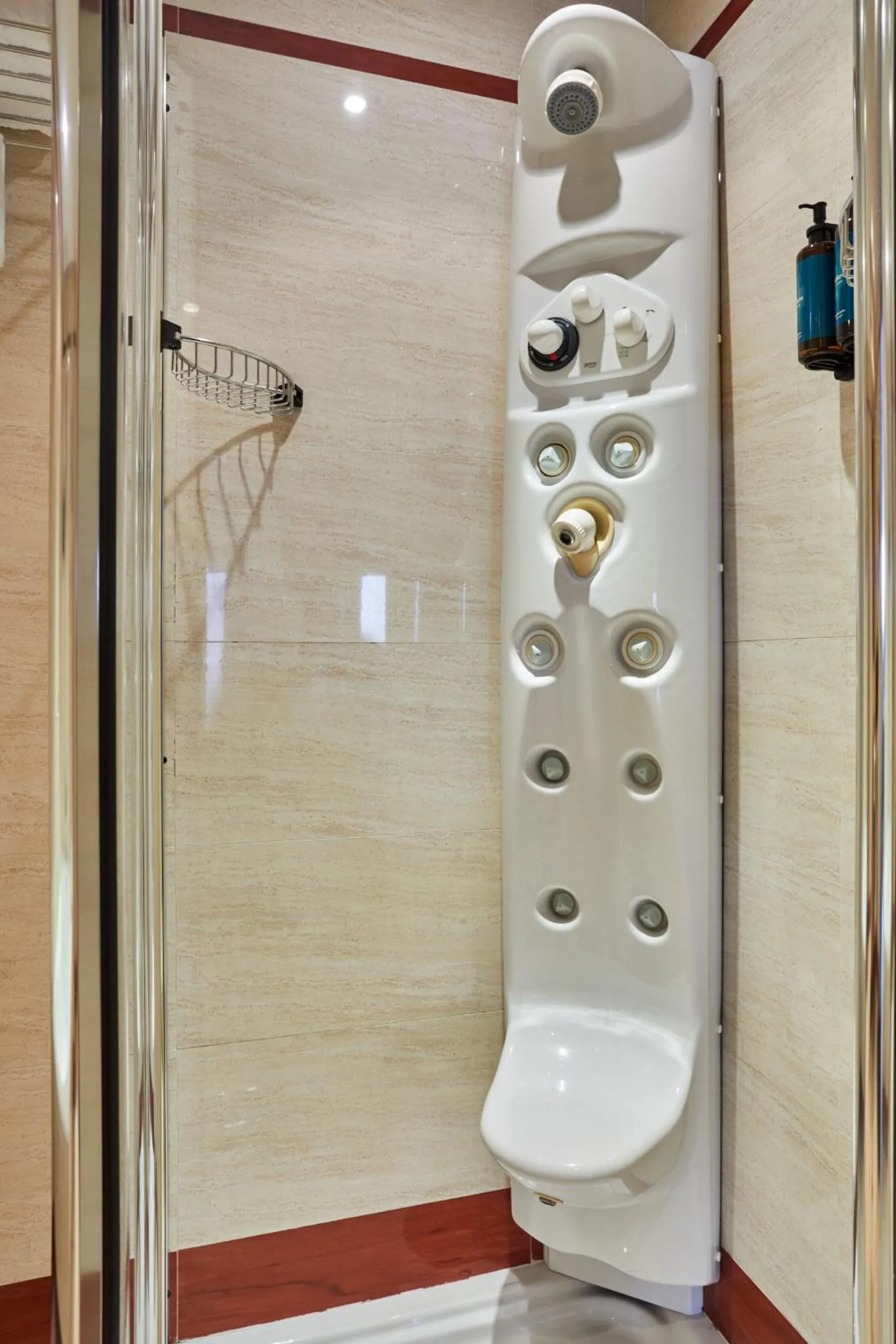 Photo of the whole room in Silken Monumental Naranco