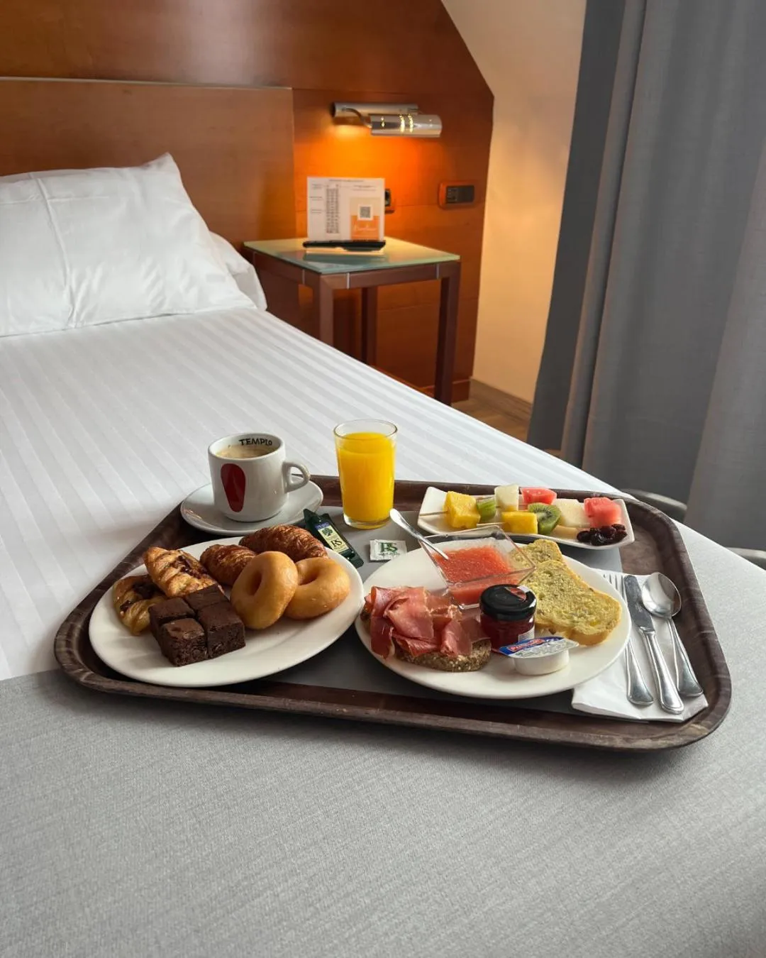 Bed in Silken Monumental Naranco