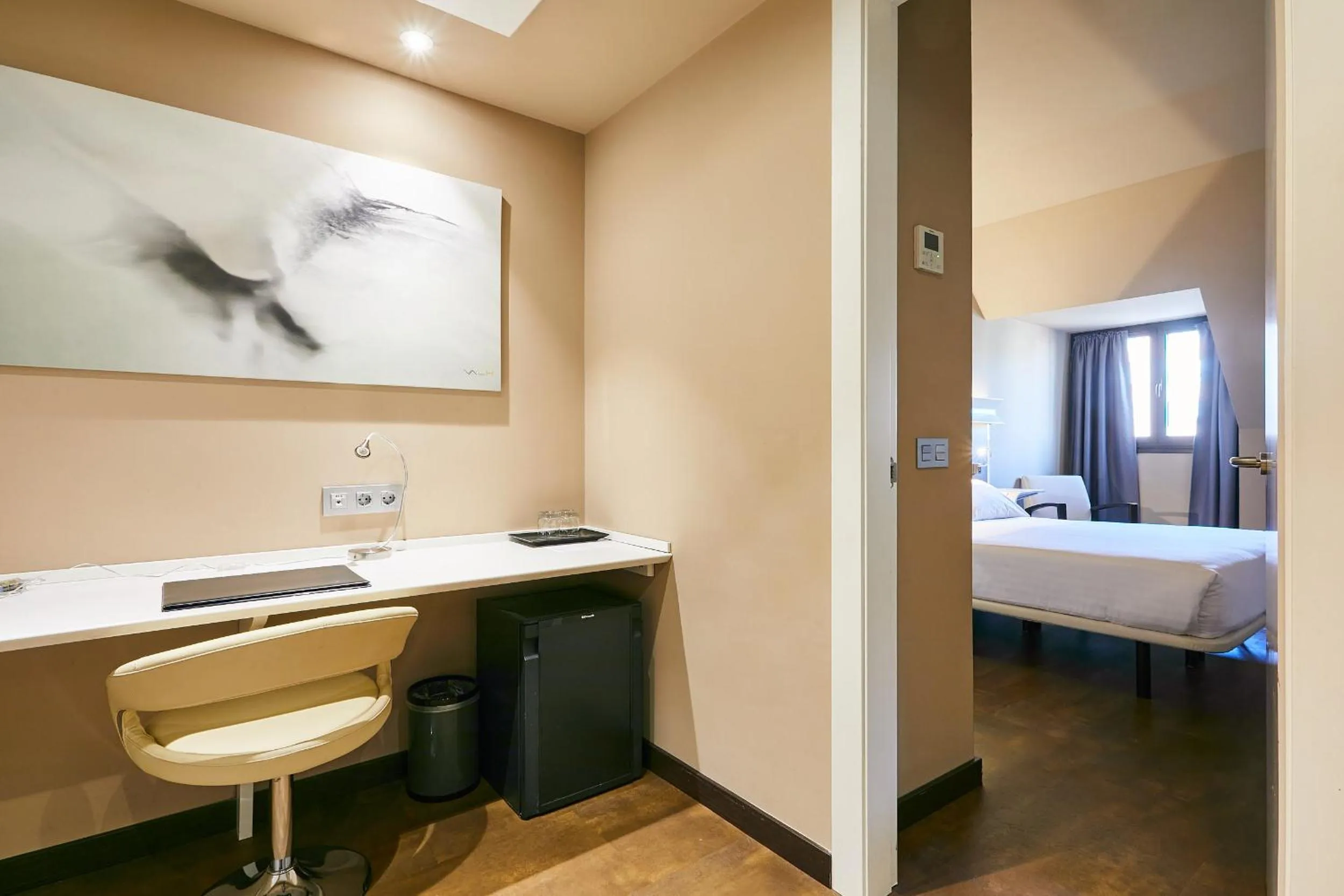 Photo of the whole room, Bed in Silken Monumental Naranco