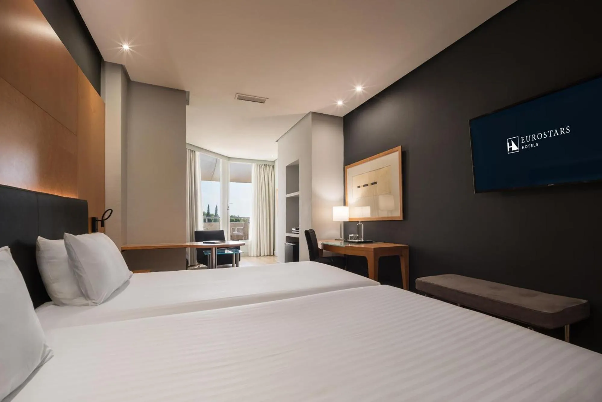 Bed in Eurostars Al-Ándalus Palace