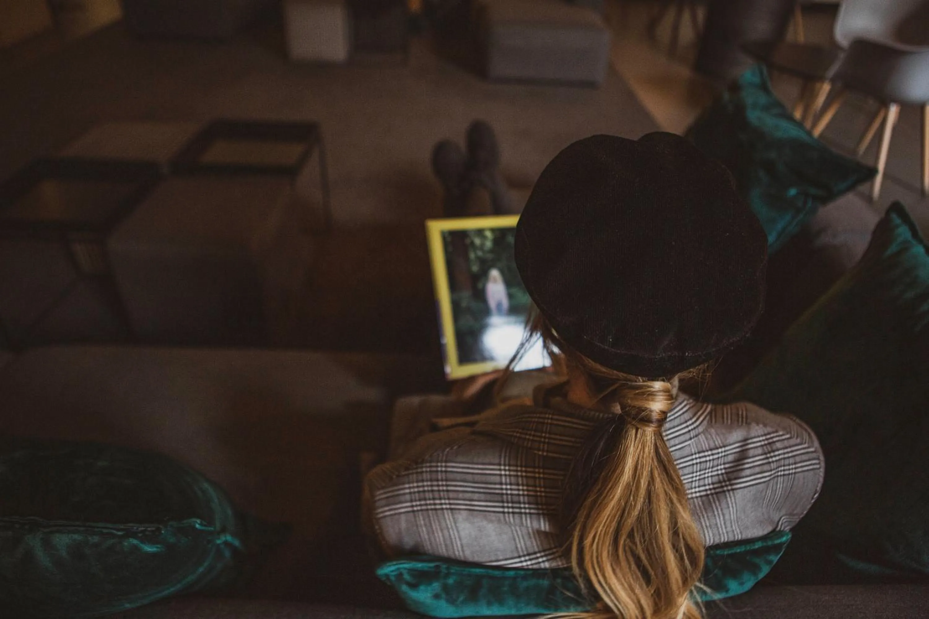 Communal lounge/ TV room in TOC Hostel Barcelona