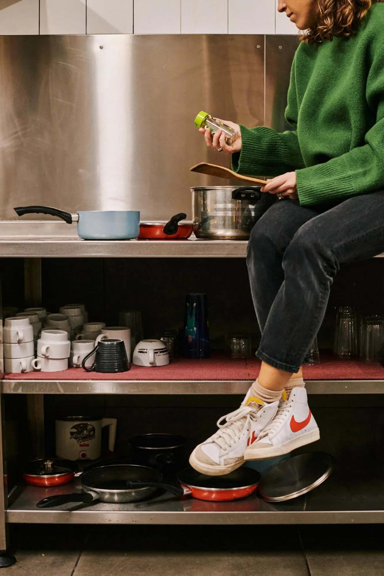 Communal kitchen in TOC Hostel Barcelona