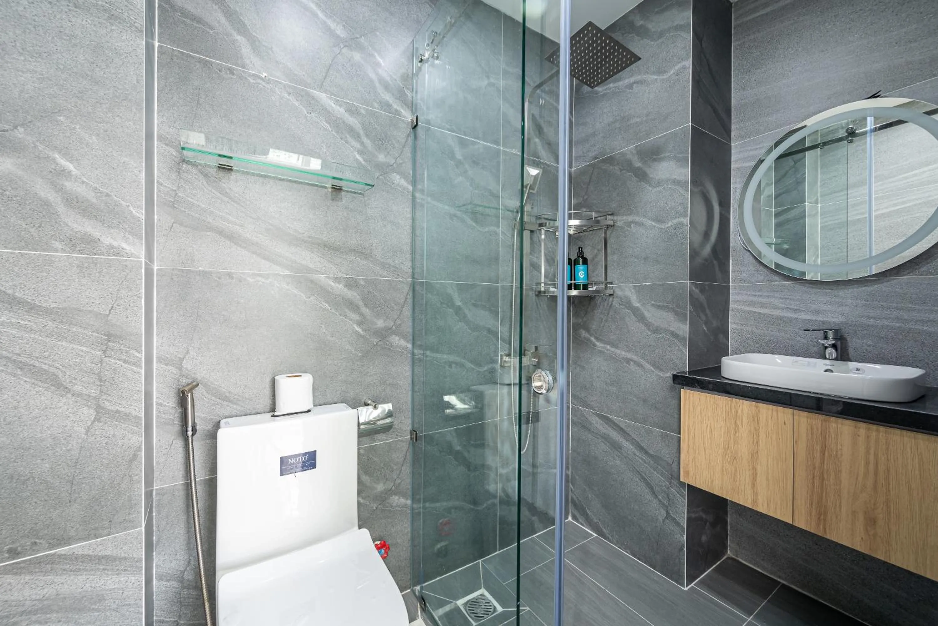 Shower in Cozrum Homes - Retro House