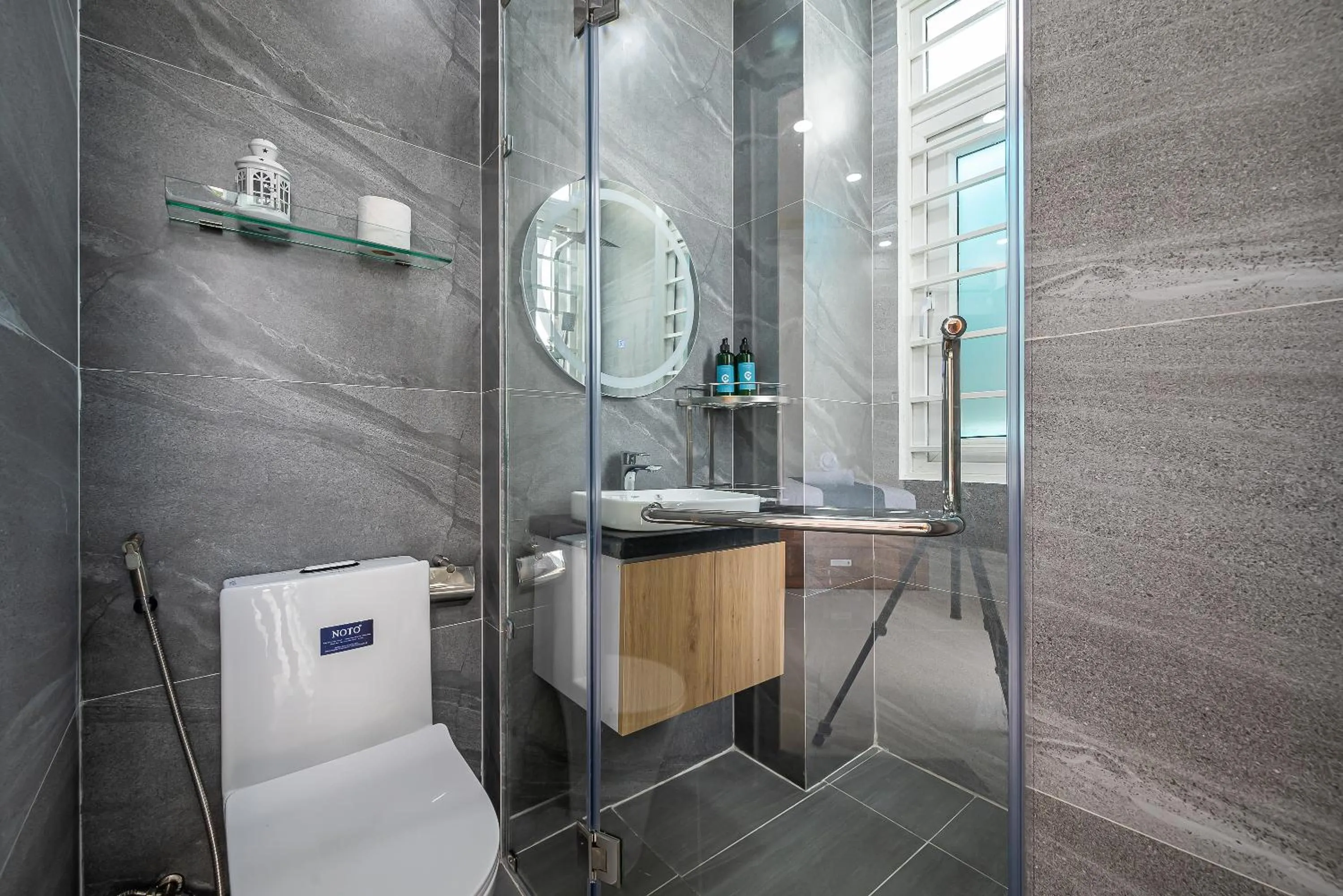 Shower in Cozrum Homes - Retro House