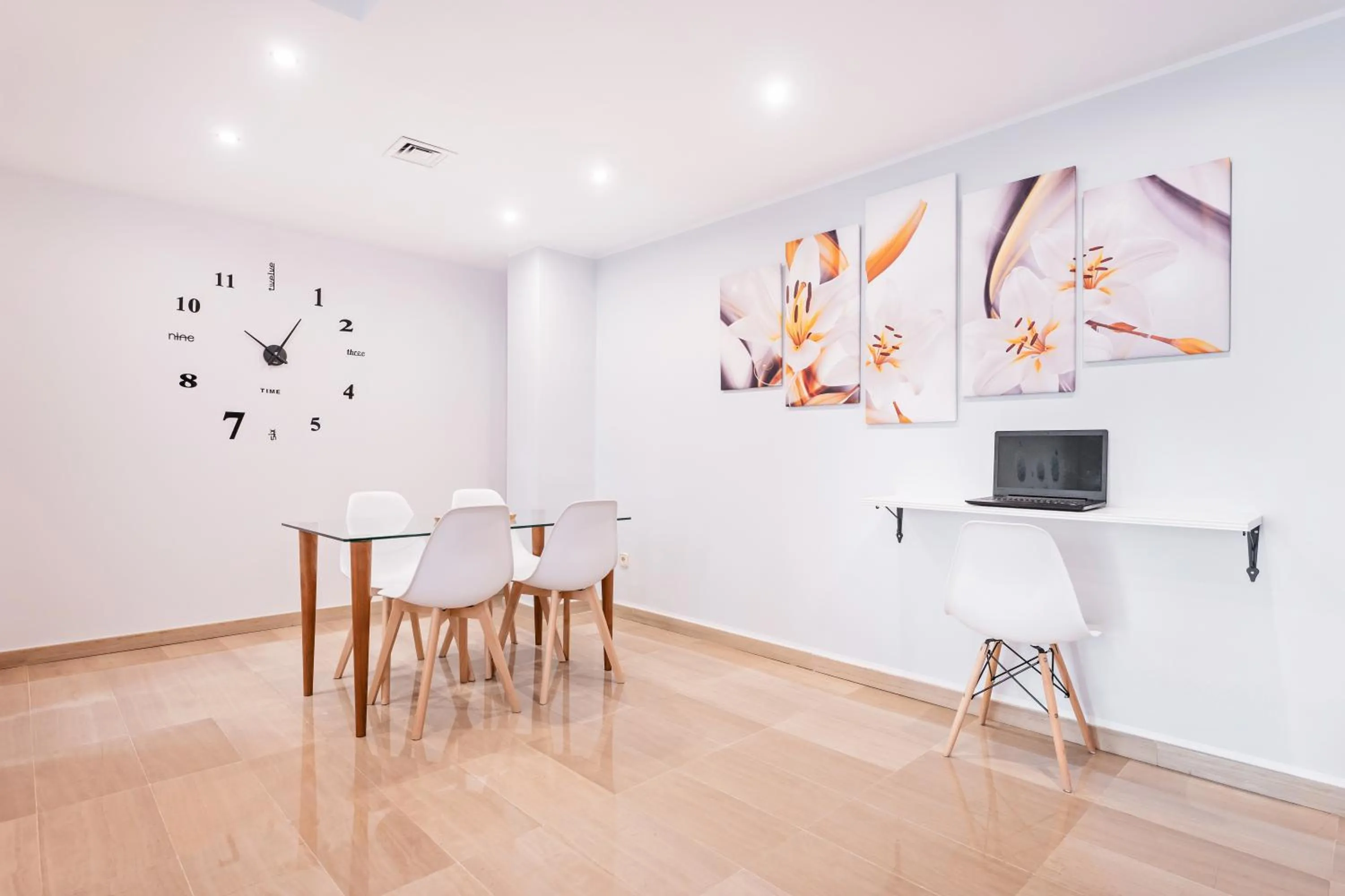 Dining area in Aparthotel Napols - Abapart