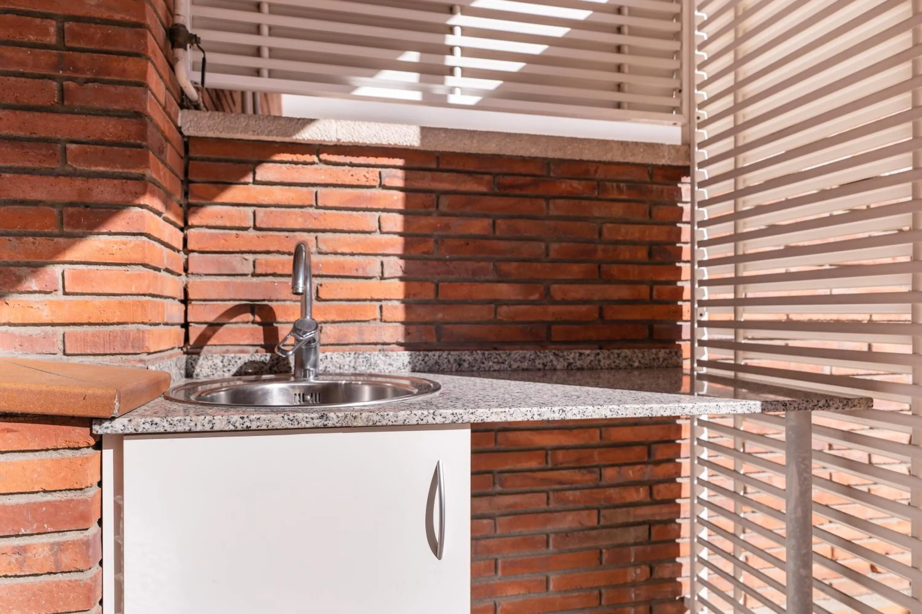 Kitchen or kitchenette in Aparthotel Napols - Abapart