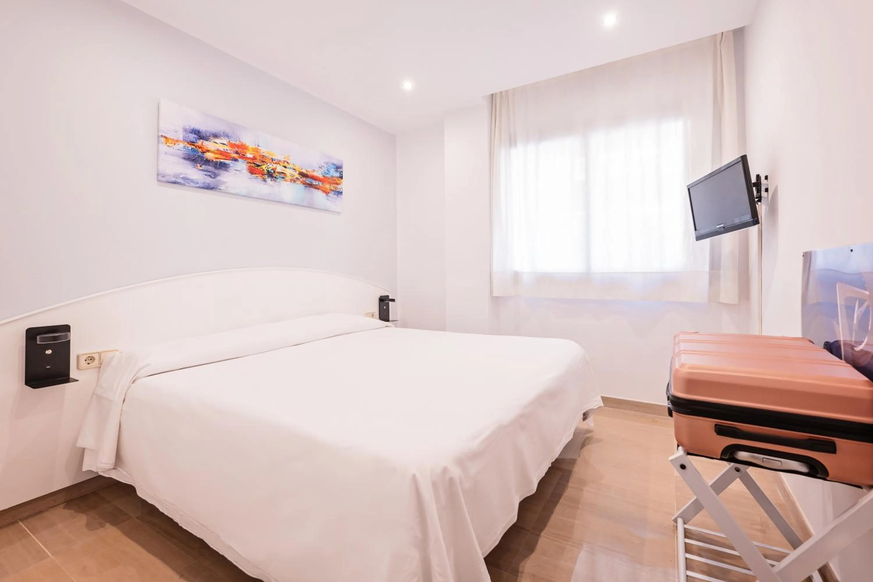 Bed in Aparthotel Napols - Abapart