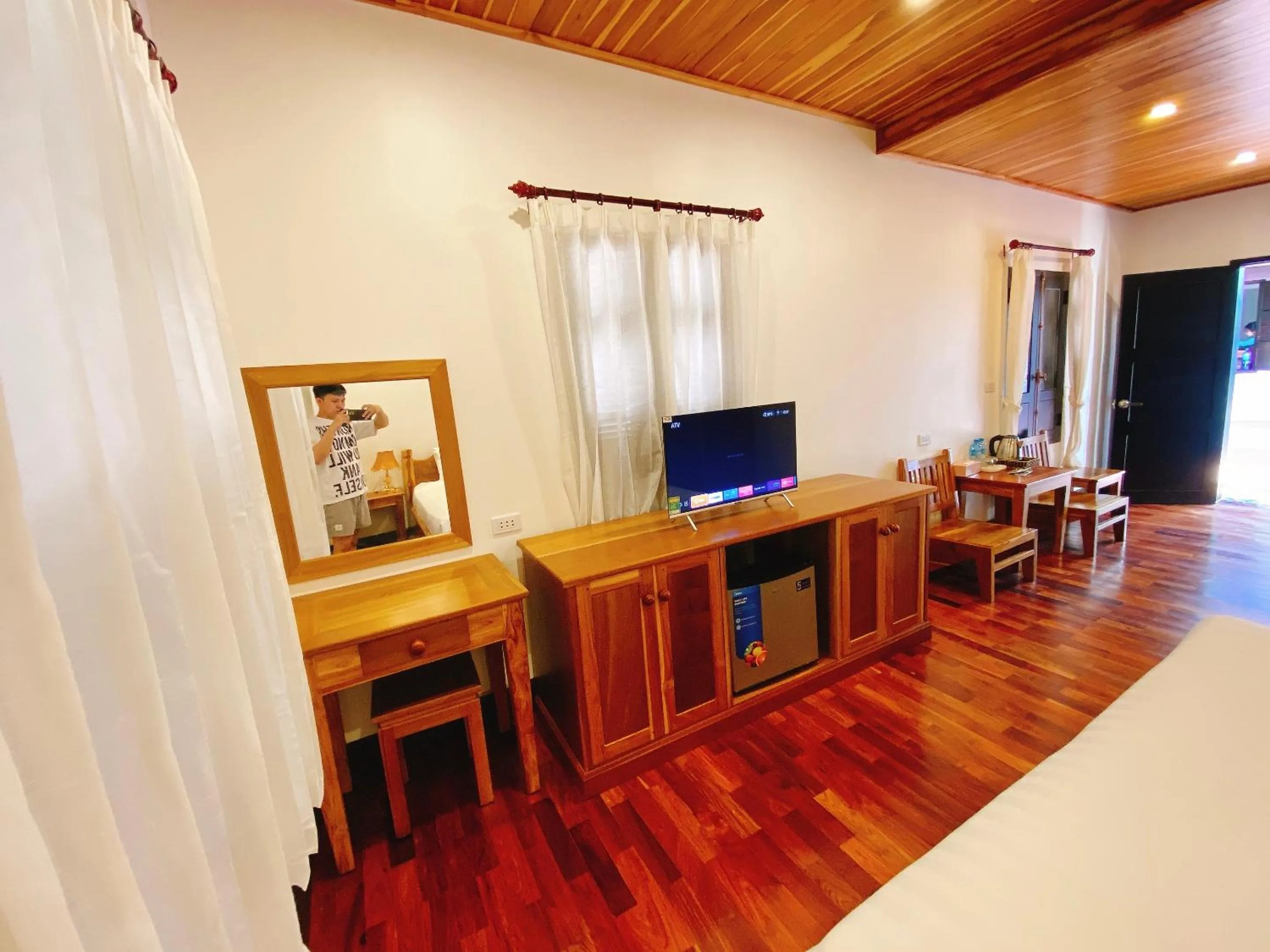 Communal lounge/ TV room in Opera Premier Hotel