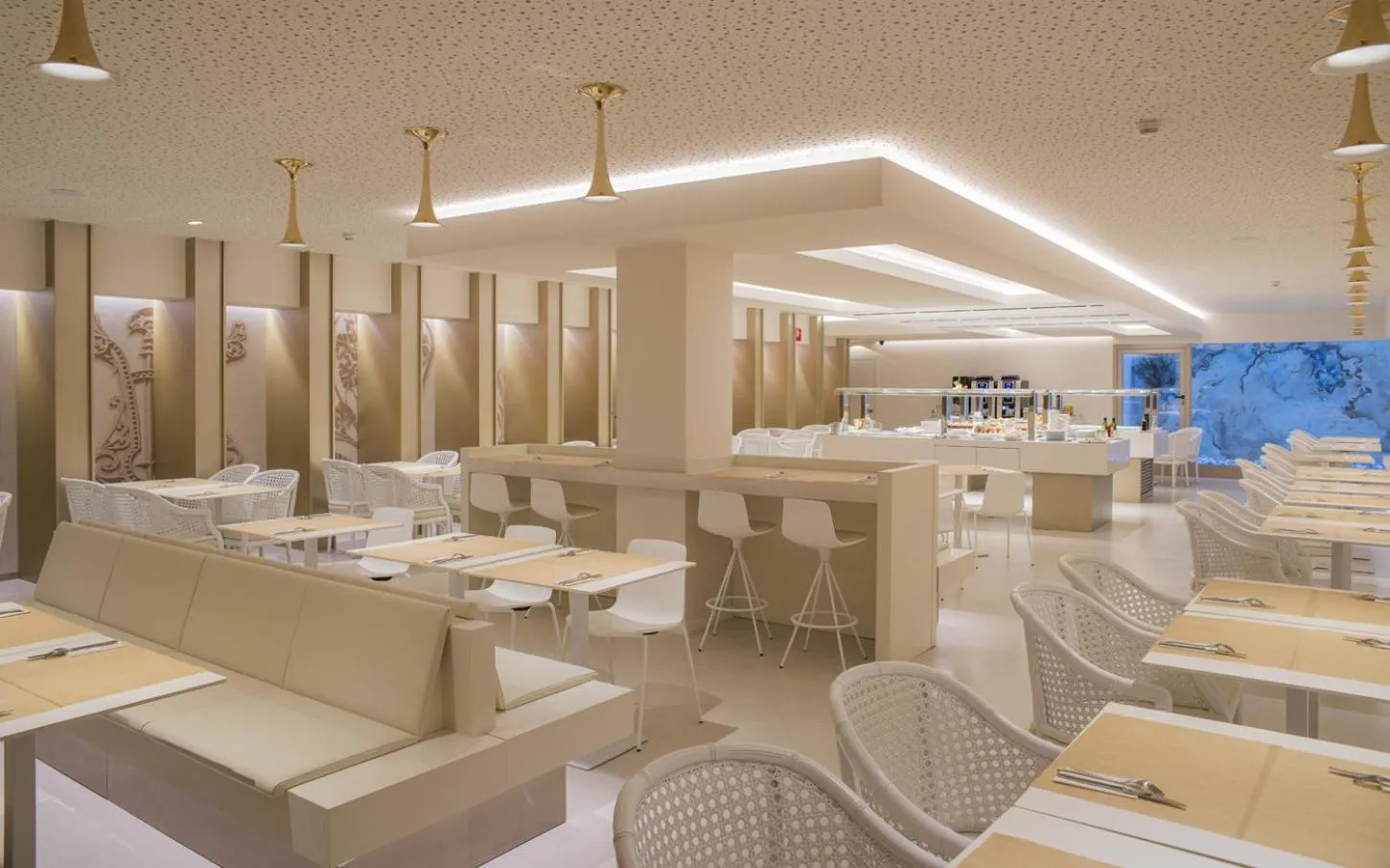 Buffet breakfast in Hotel Lleó