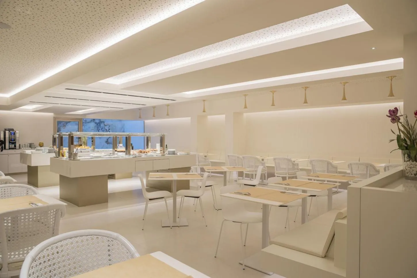 Buffet breakfast in Hotel Lleó