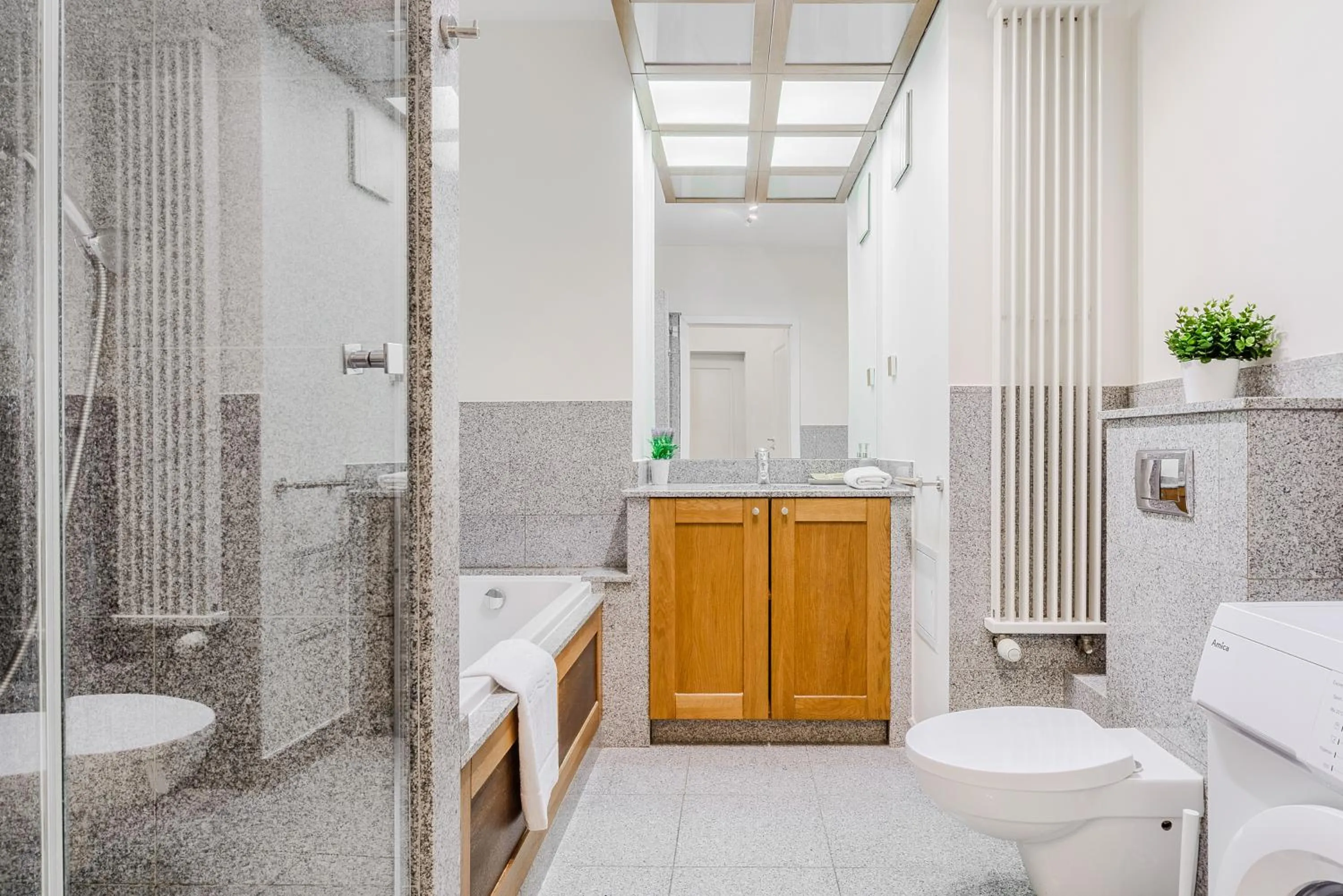 Shower in Slominskiego 7 P&O Apartments