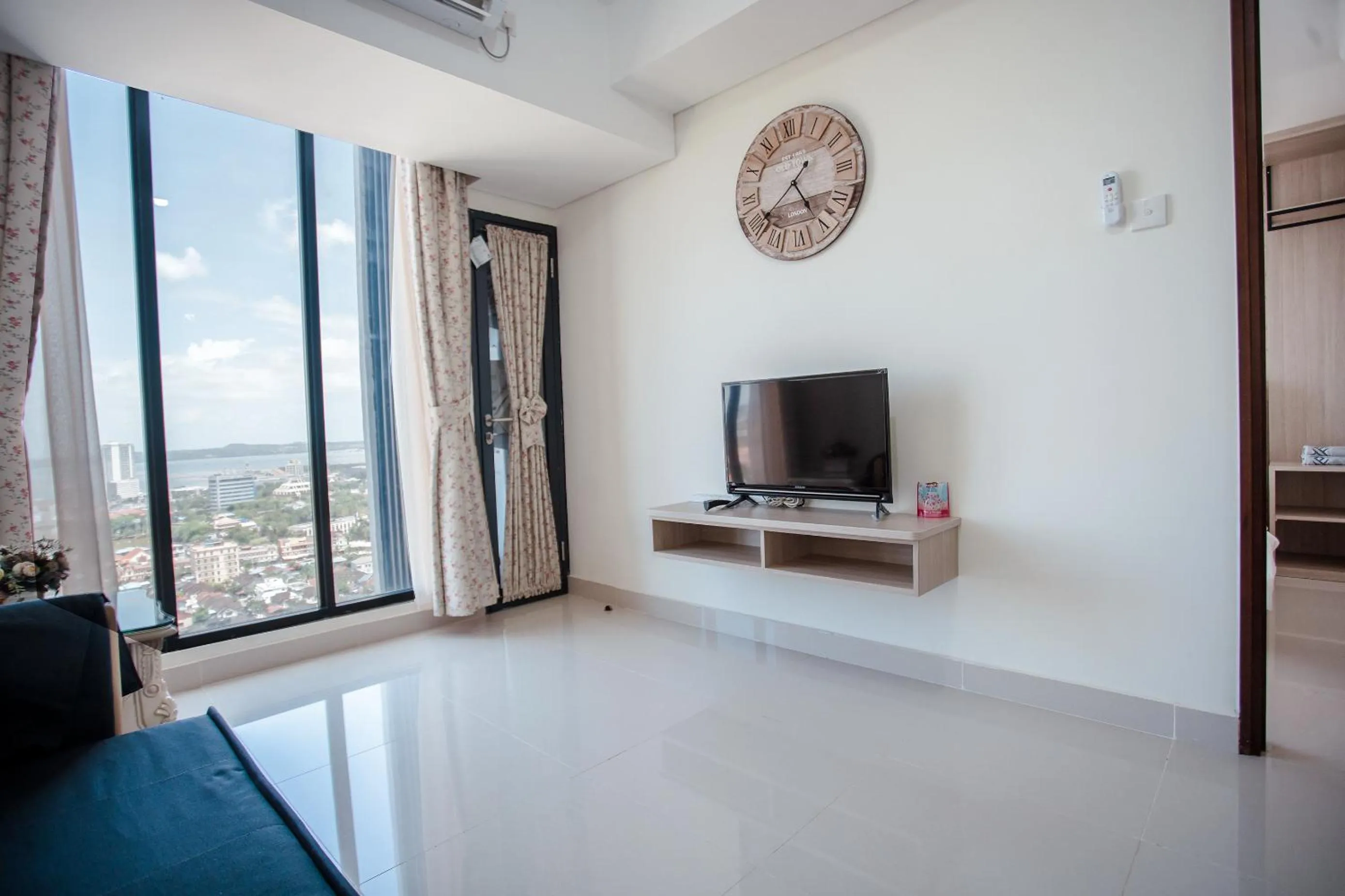 Communal lounge/ TV room in Palam Mansion at Meisterstadt Pollux Habibie Apartment