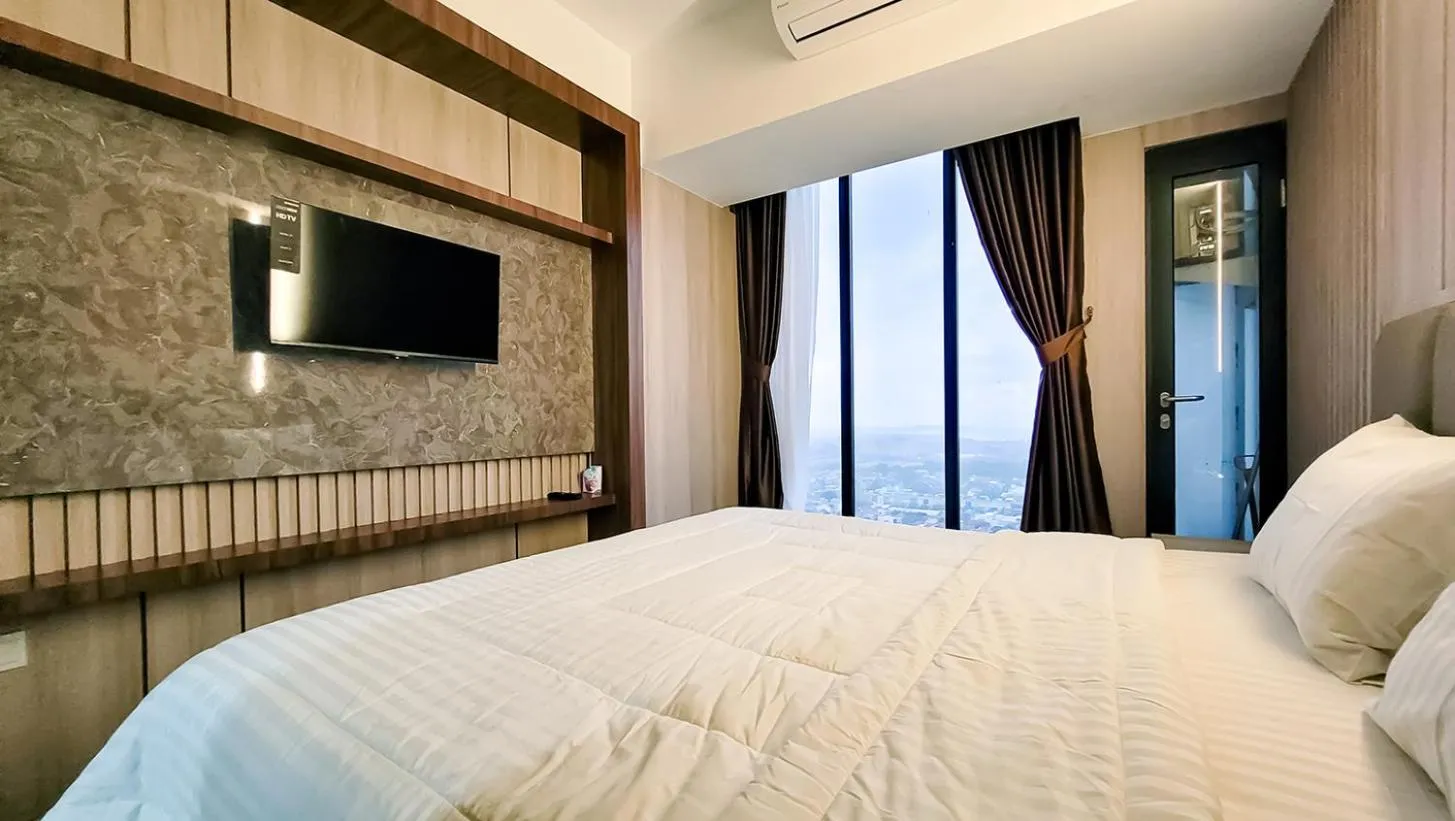 Communal lounge/ TV room, Bed in Palam Mansion at Meisterstadt Pollux Habibie Apartment