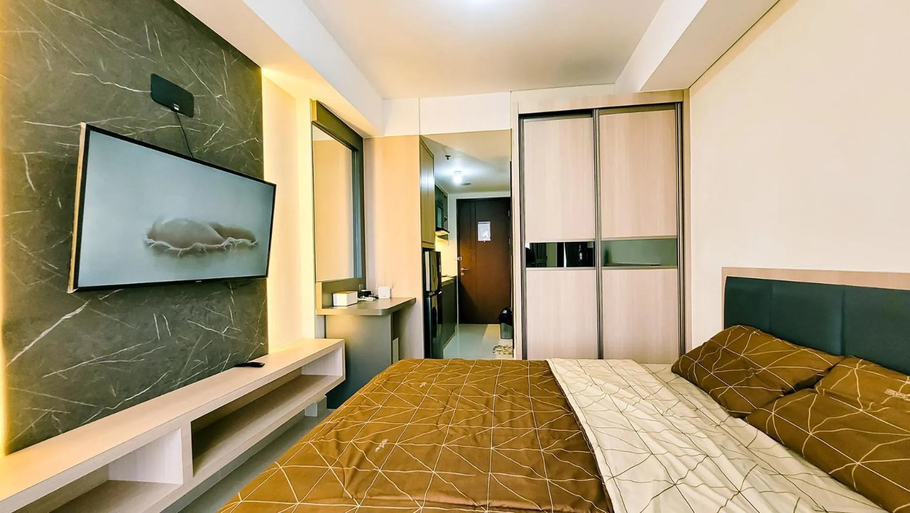 Photo of the whole room, Bed in Palam Mansion at Meisterstadt Pollux Habibie Apartment