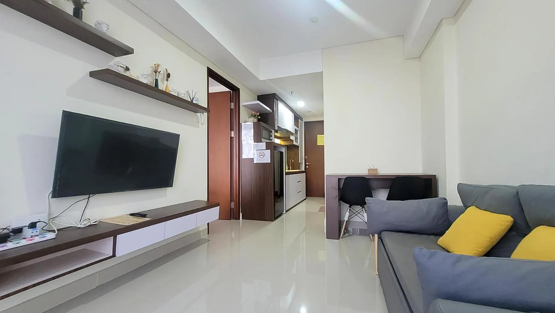 Communal lounge/ TV room in Palam Mansion at Meisterstadt Pollux Habibie Apartment