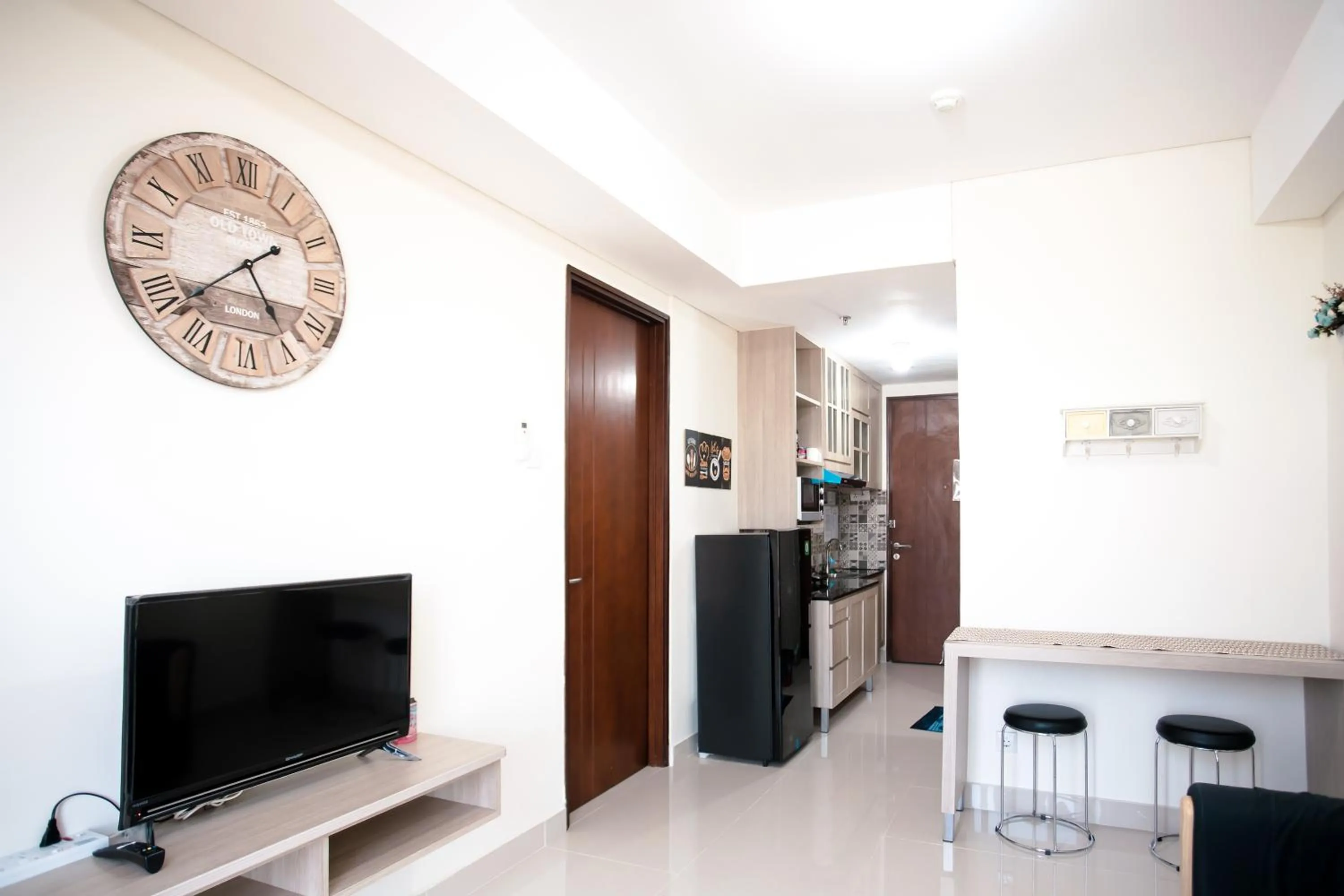 TV and multimedia in Palam Mansion at Meisterstadt Pollux Habibie Apartment