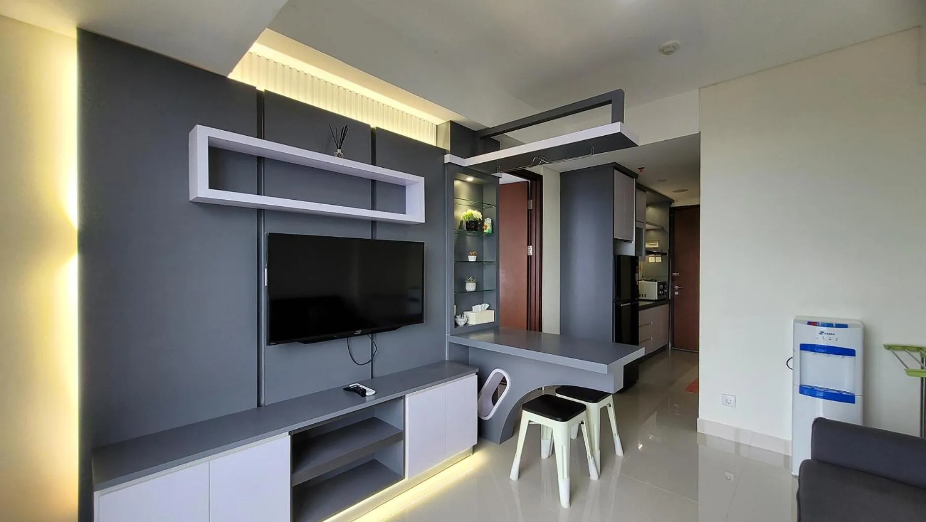 Communal lounge/ TV room in Palam Mansion at Meisterstadt Pollux Habibie Apartment