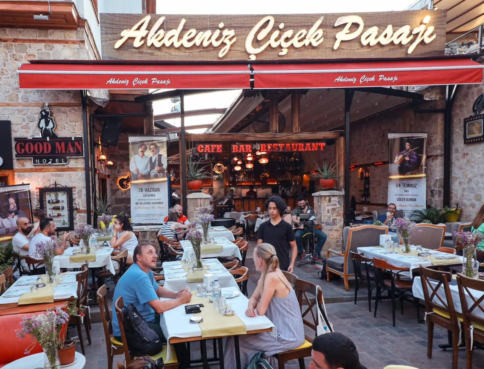 Restaurant/places to eat in Goodman Hotel & Bistro