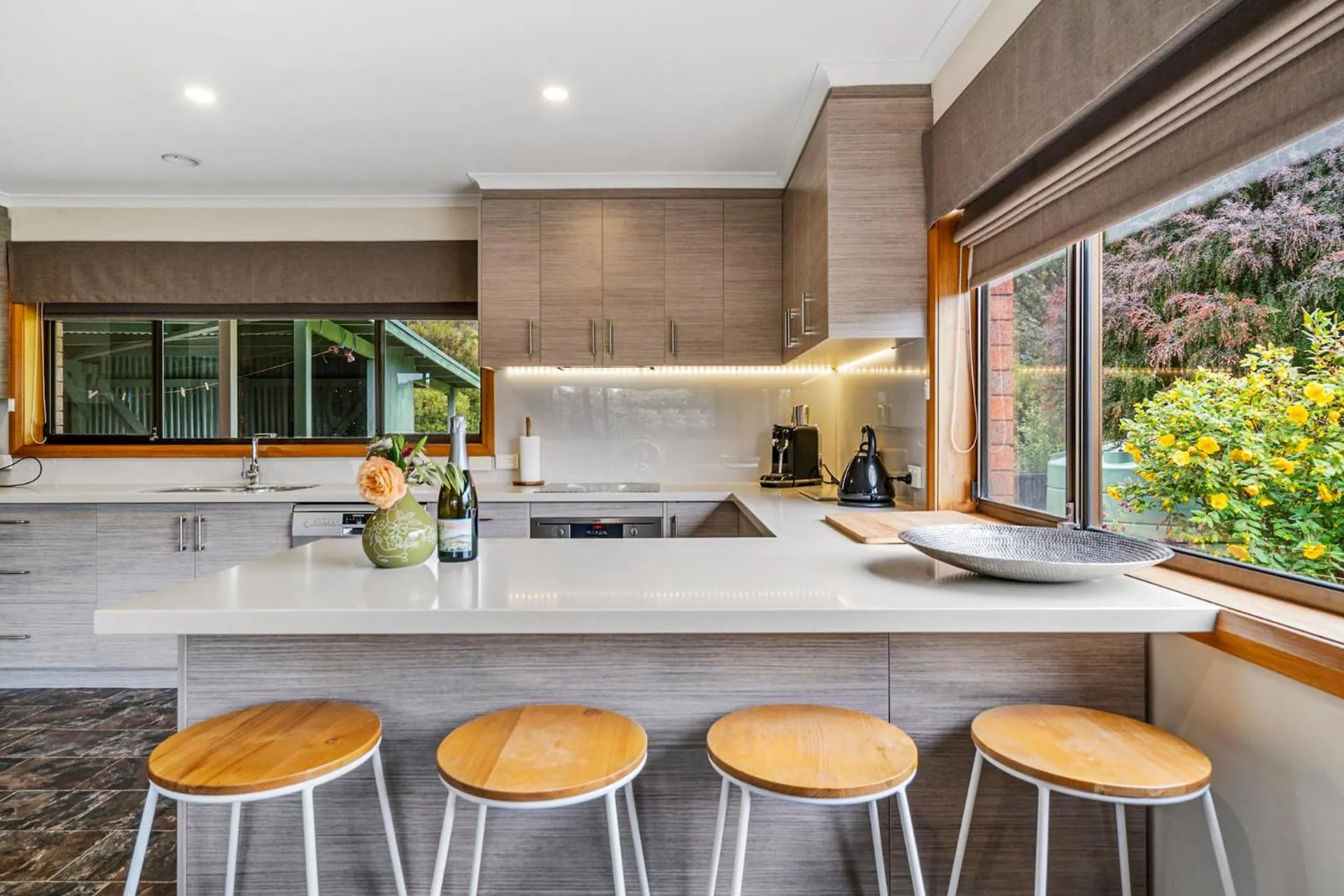 Kitchen or kitchenette in Lumeah Retreat Bruny Island