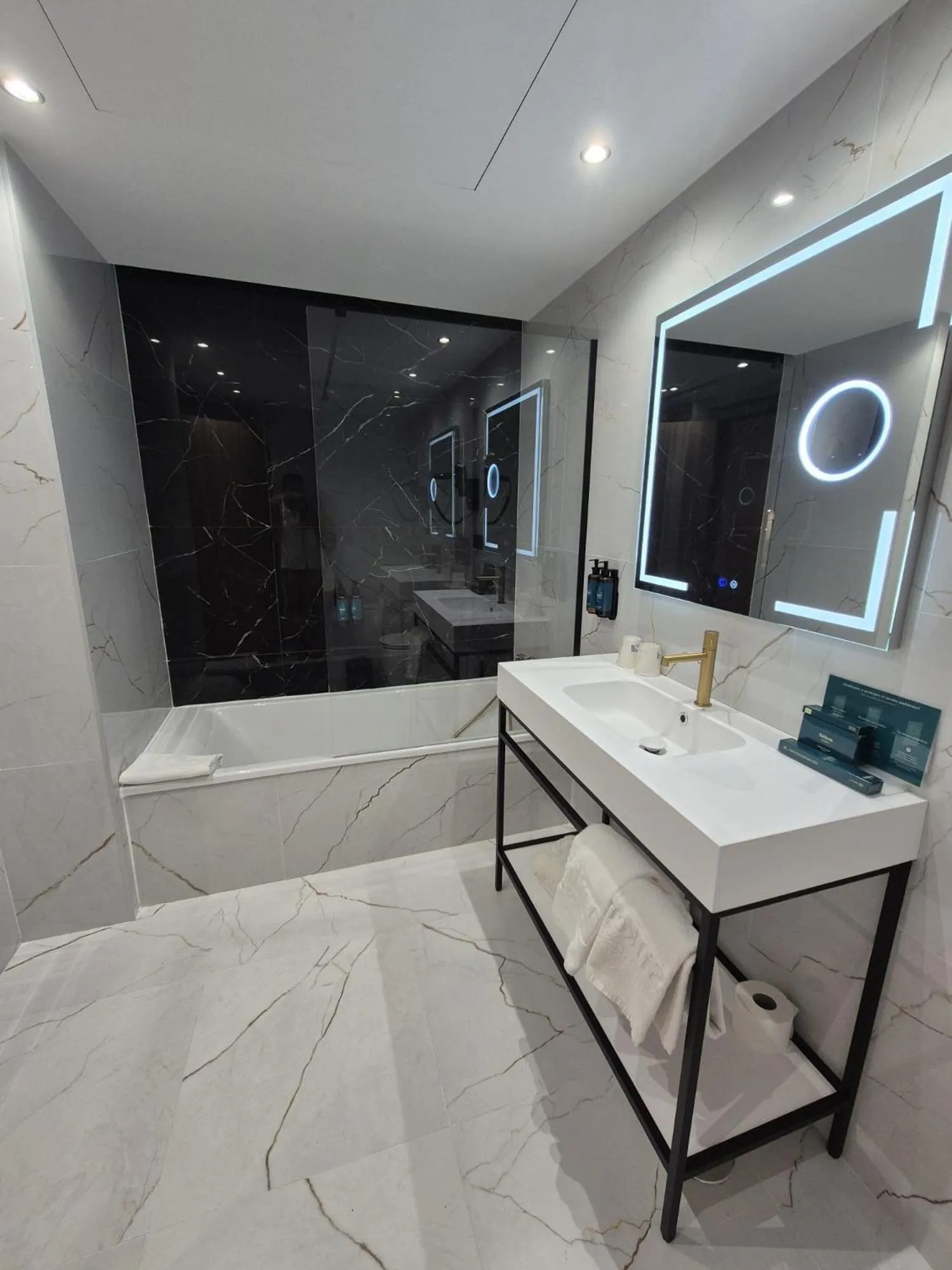 Shower in Silken Rona Dalba