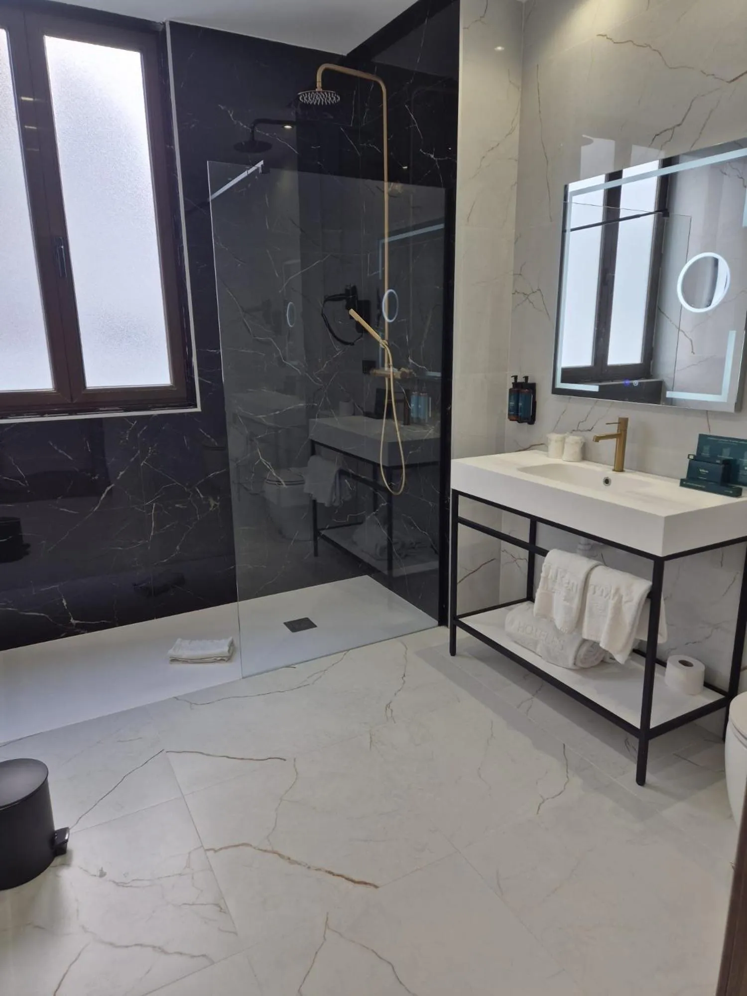 Shower in Silken Rona Dalba