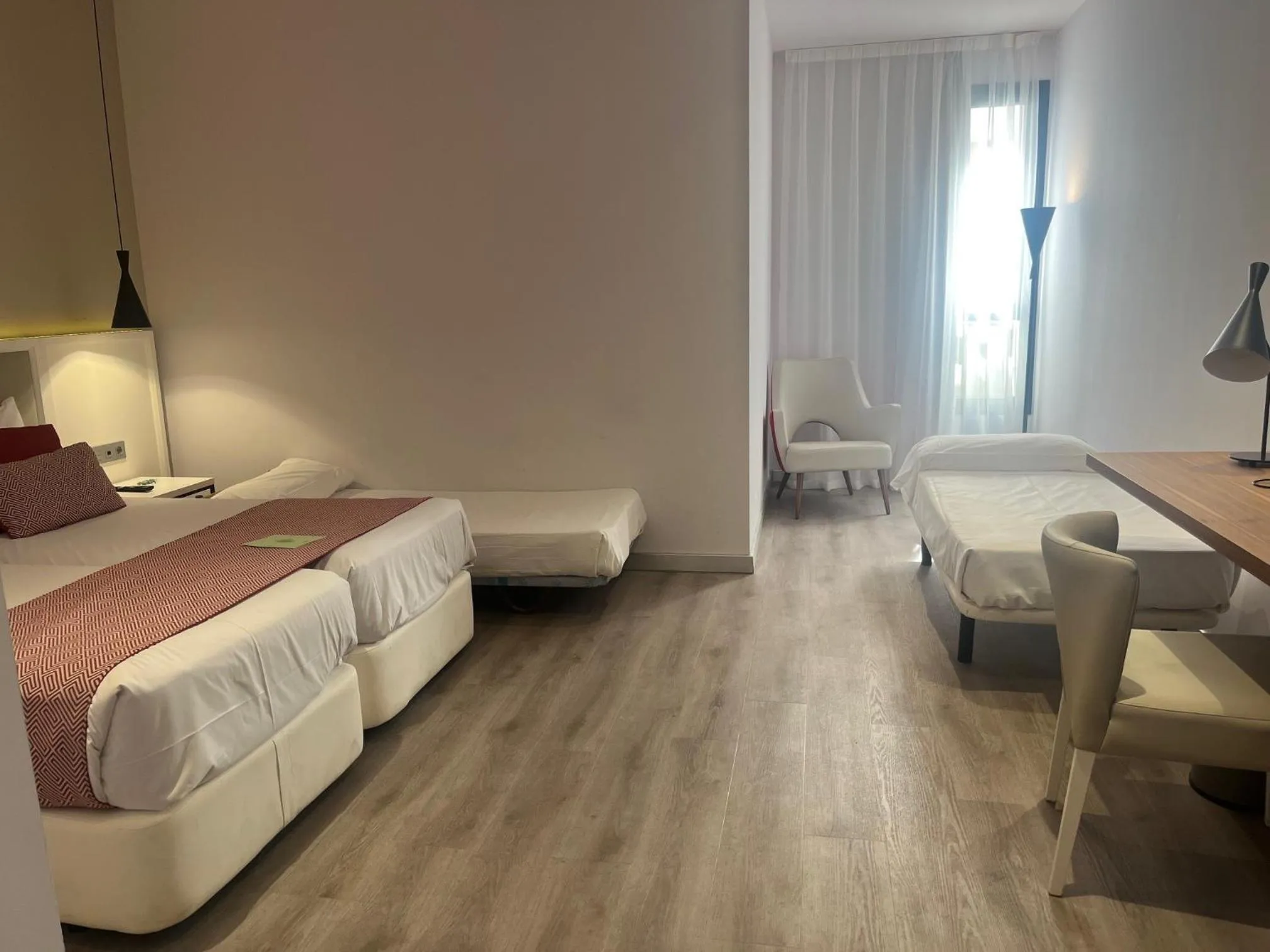 Bed in Silken Rona Dalba