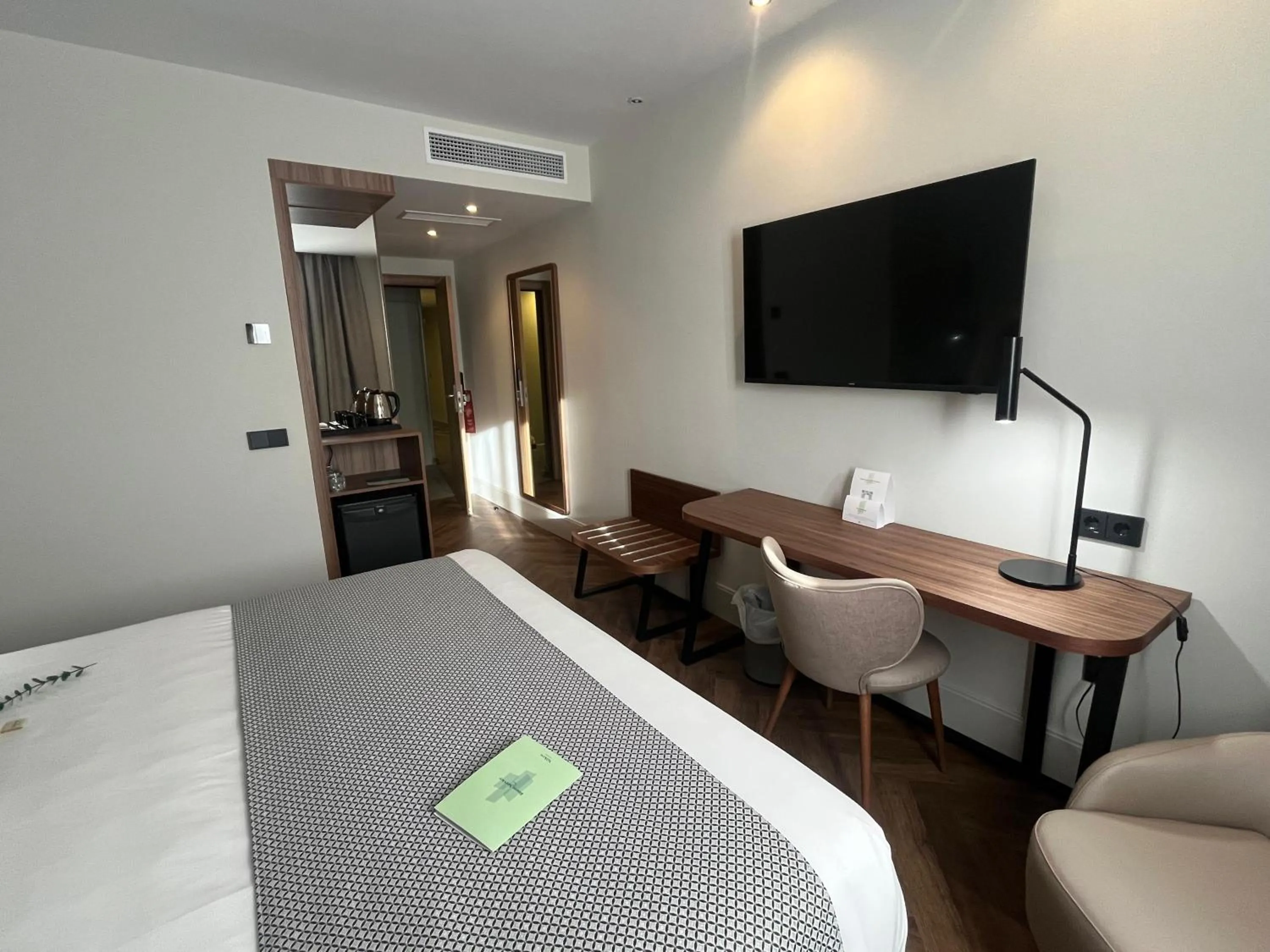 Bedroom, Bed in Silken Rona Dalba