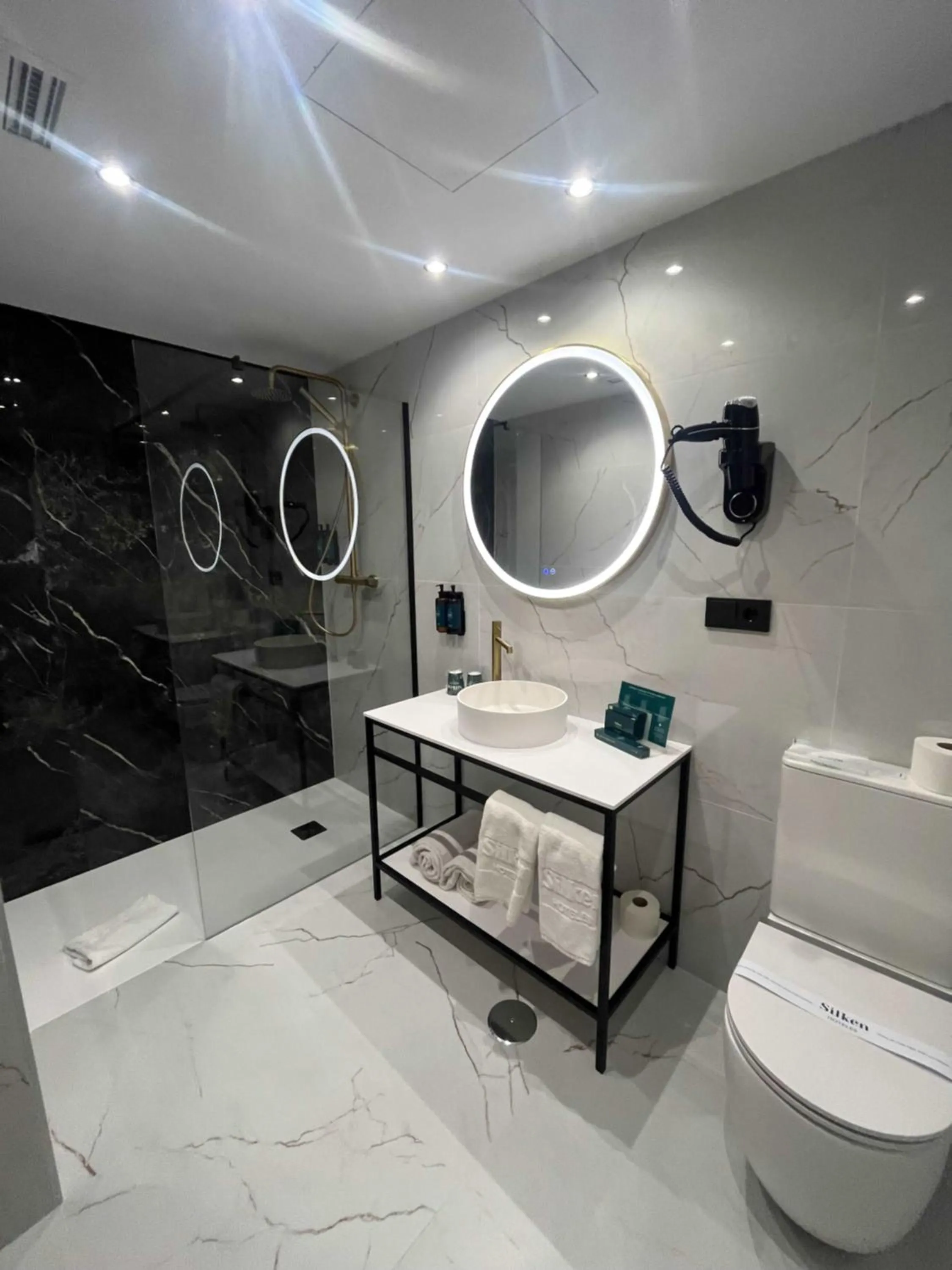 Bathroom in Silken Rona Dalba