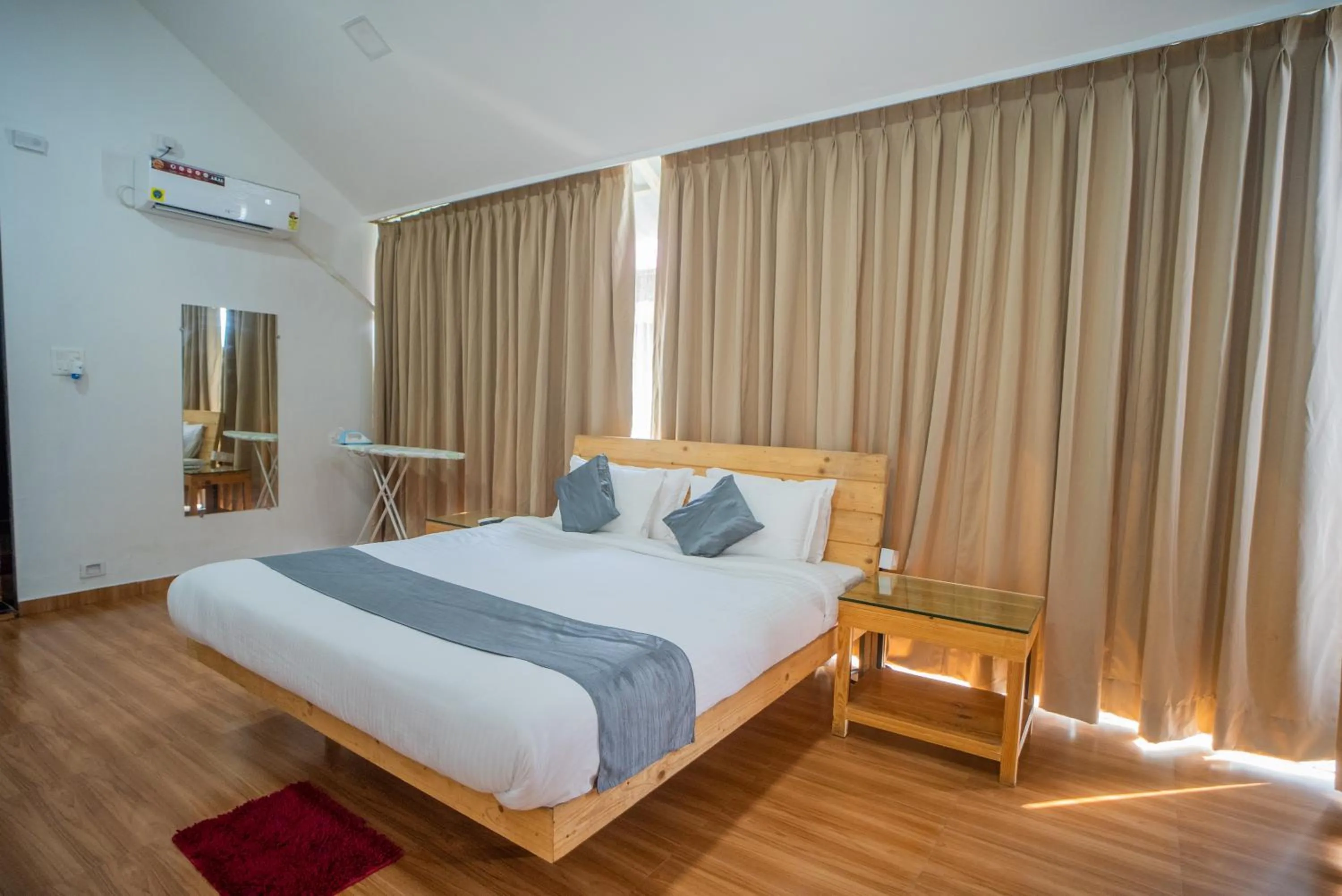 Photo of the whole room, Bed in Shvas Island Resort