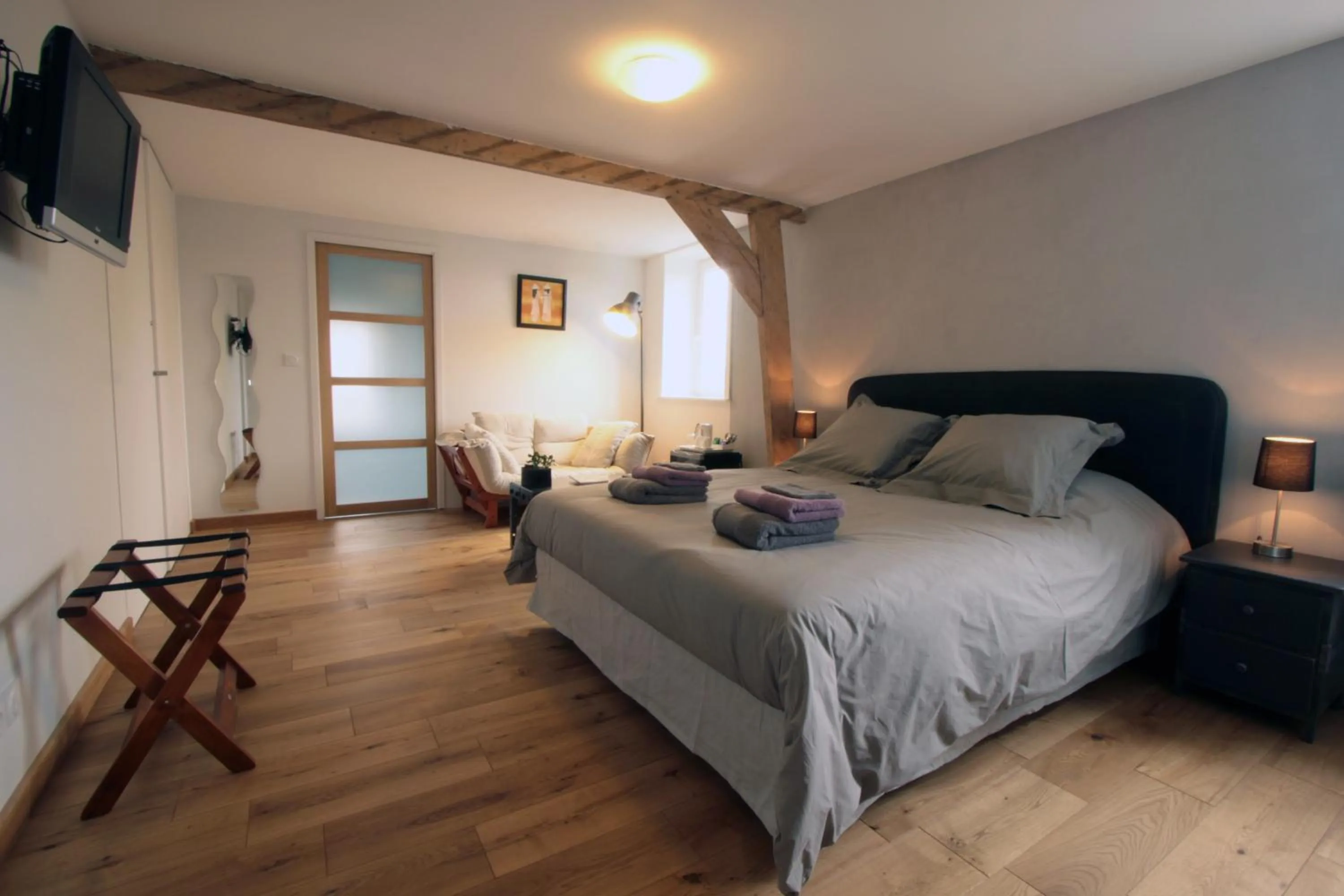 Photo of the whole room in Monts et Merveilles