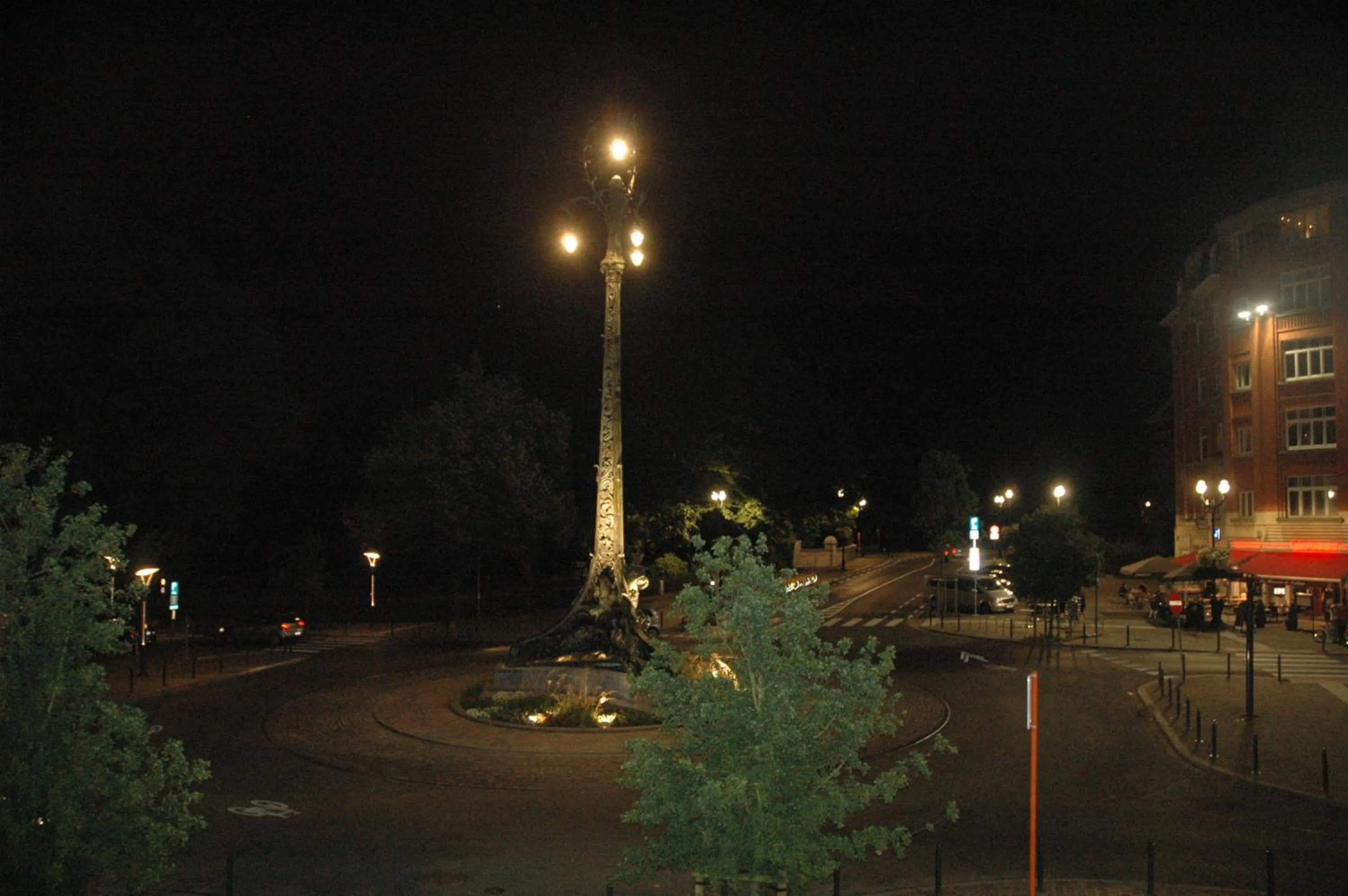 Restaurant/places to eat in B&B Avenue Deschanel