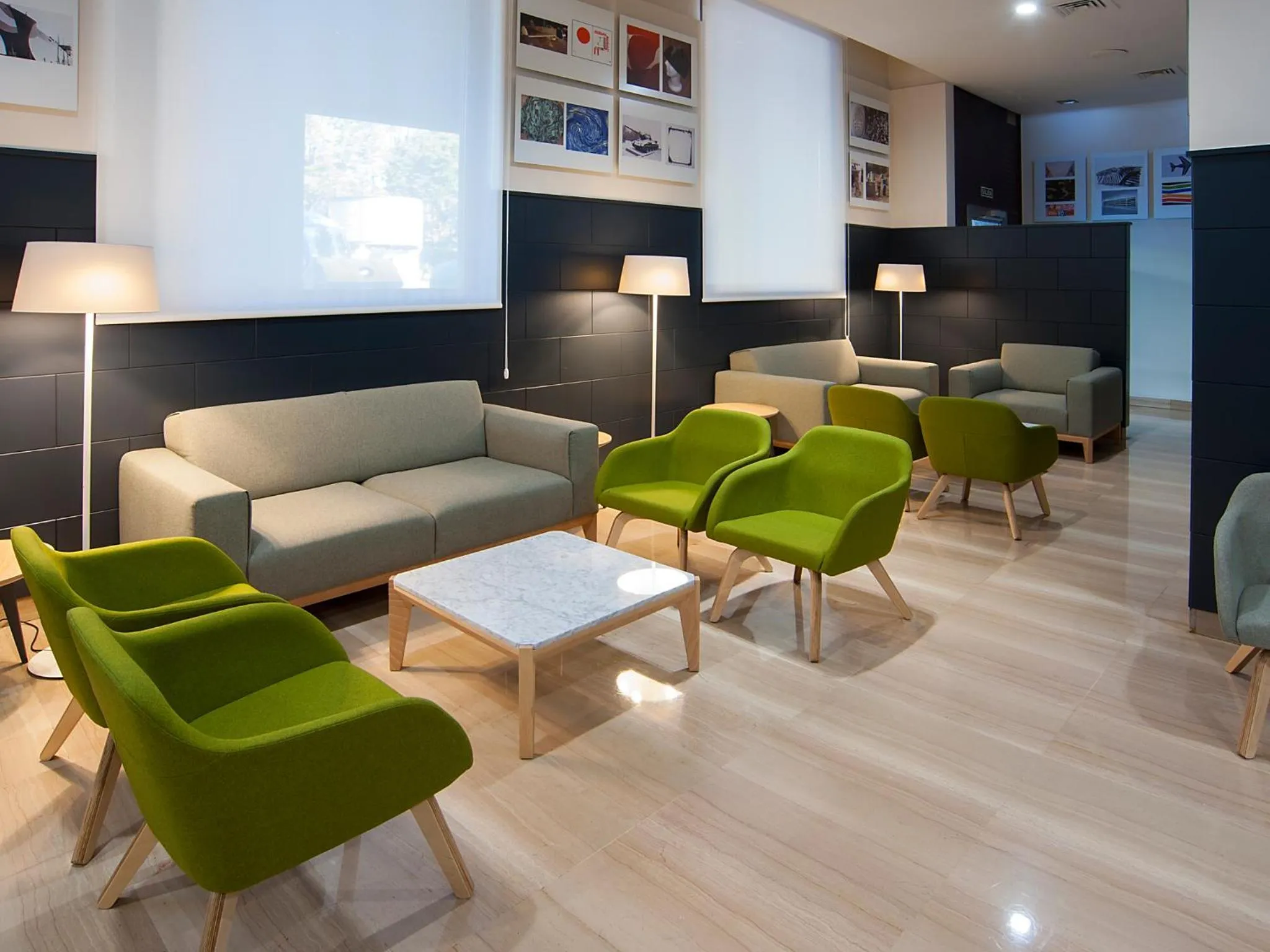 Lounge or bar in Hotel Silken Amara Plaza