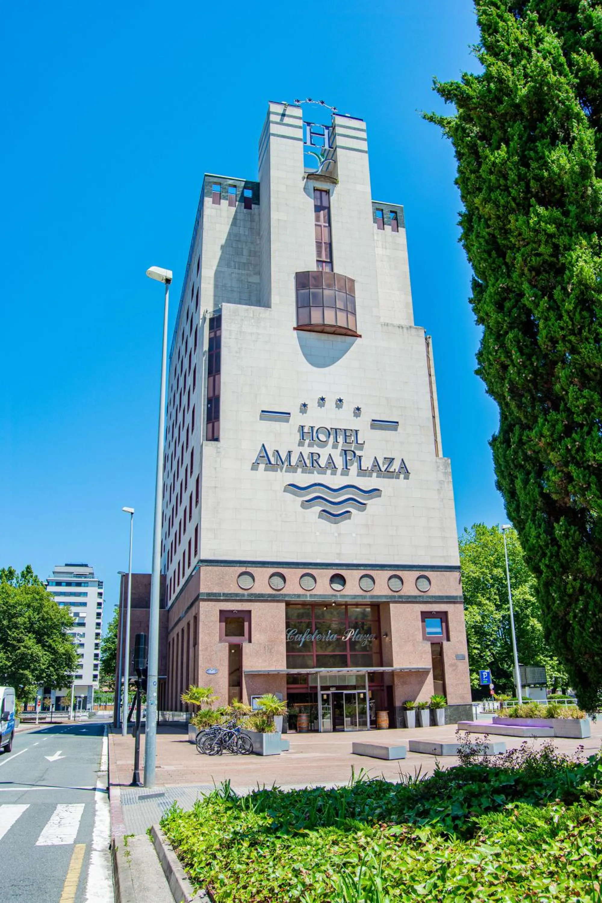 Property building in Hotel Silken Amara Plaza