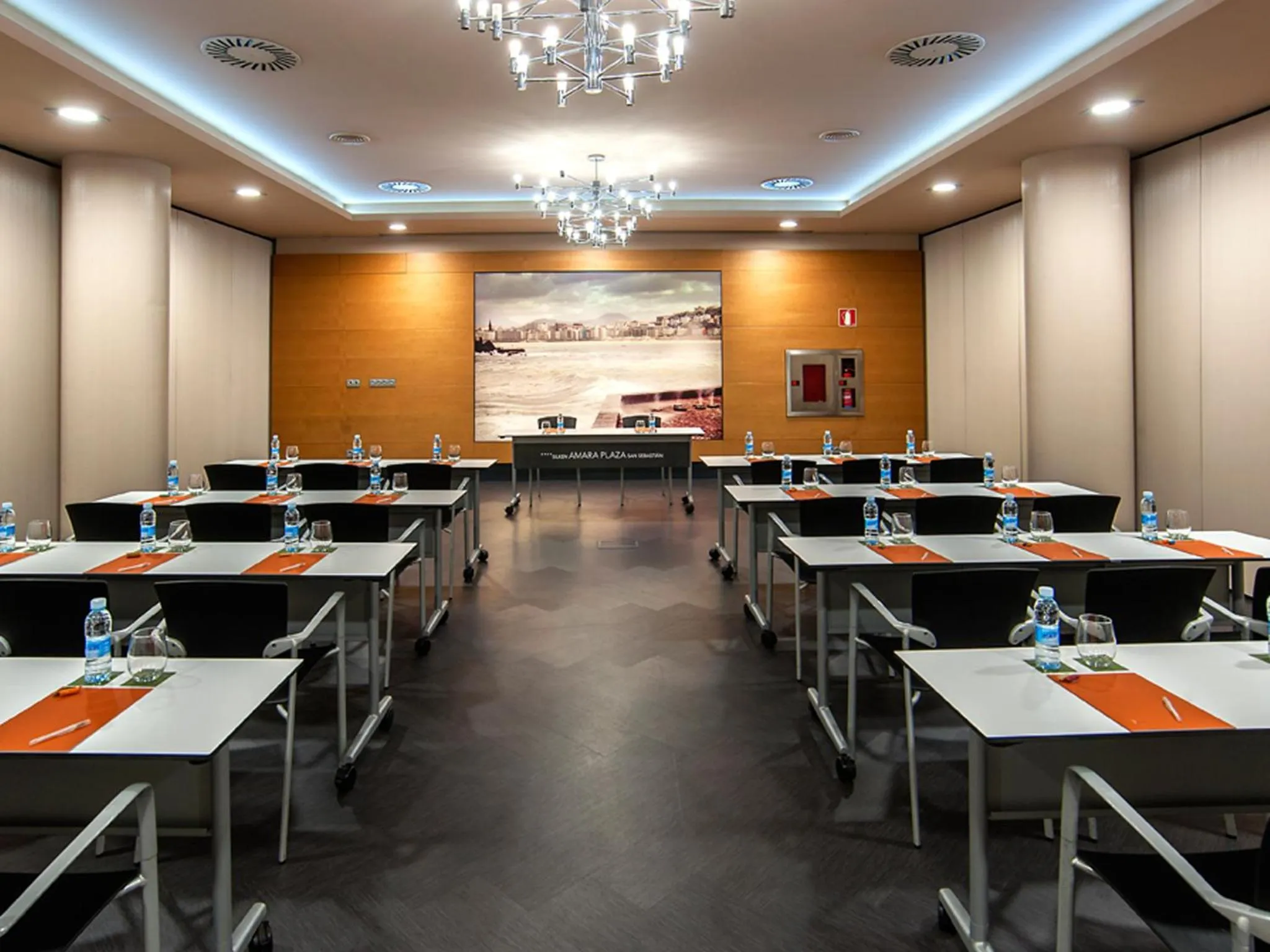 Meeting/conference room in Hotel Silken Amara Plaza