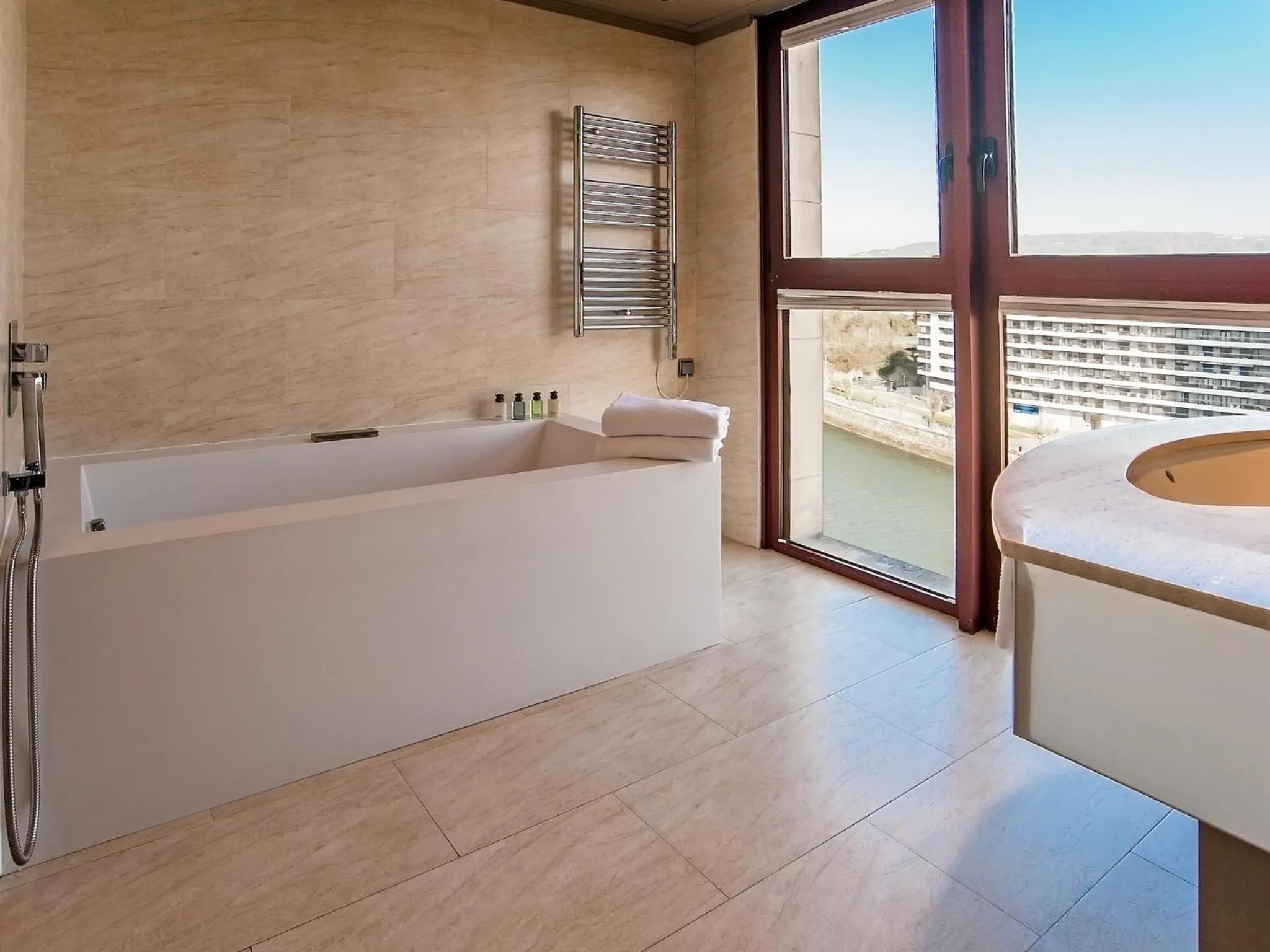 Bathroom in Hotel Silken Amara Plaza