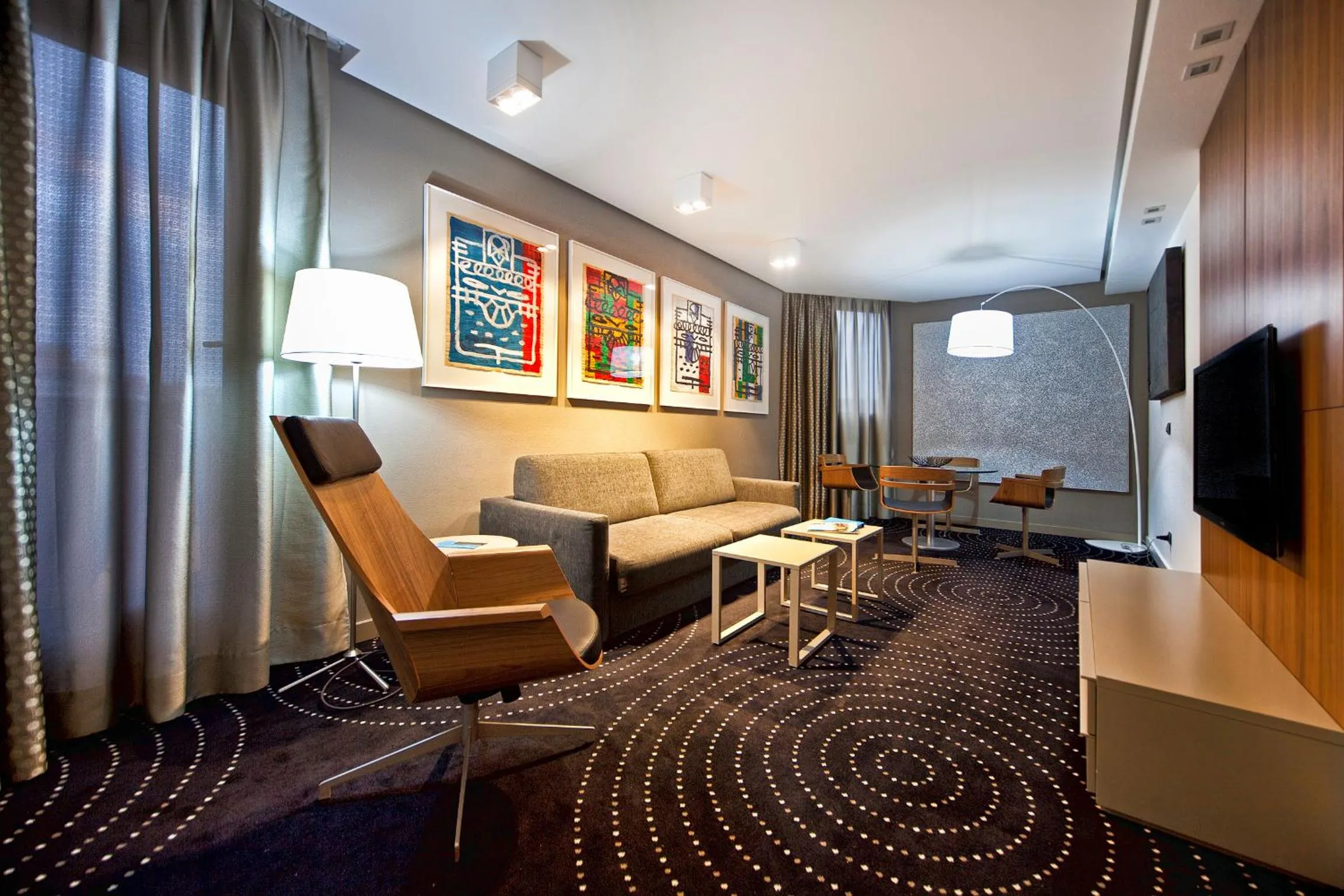 Living room in Hotel Silken Amara Plaza