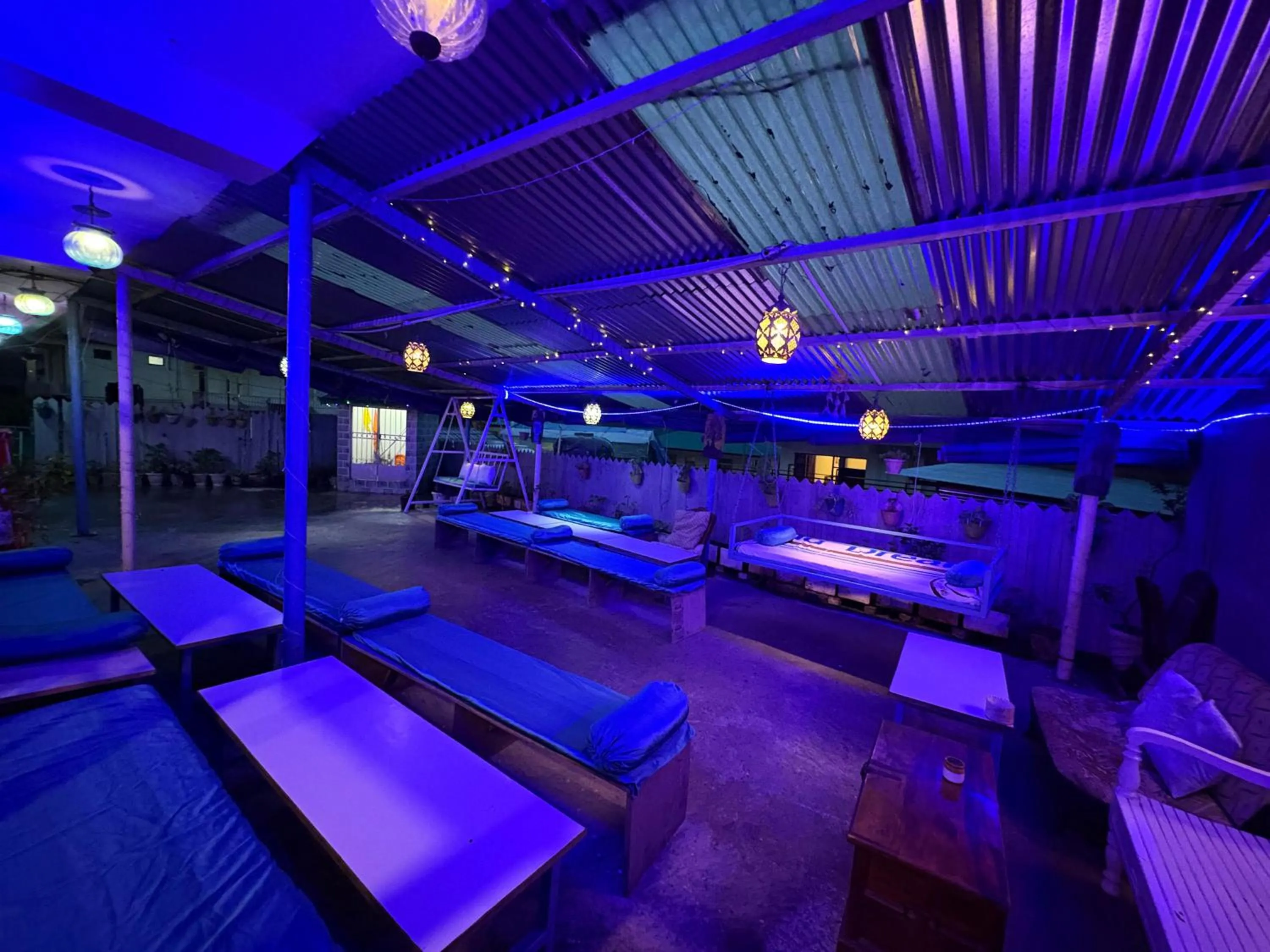 Communal lounge/ TV room in LA SIESTA INDIA MCLEODGANJ