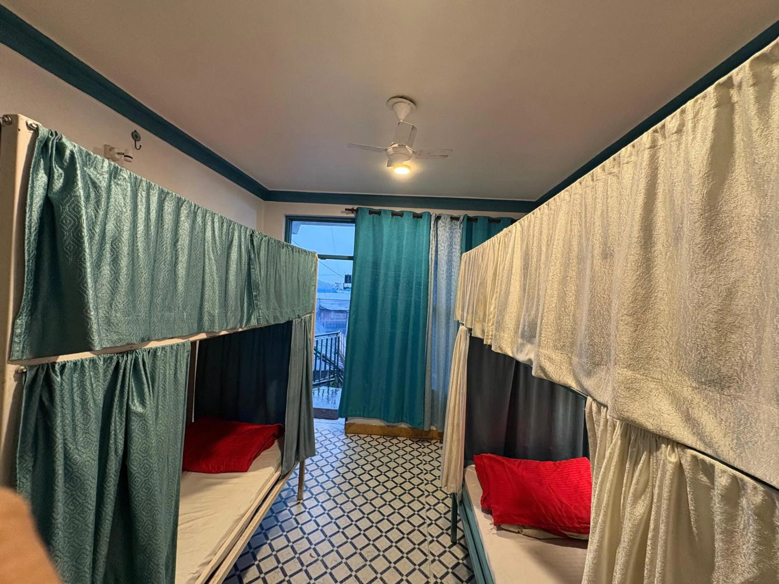 bunk bed, Bed in LA SIESTA INDIA MCLEODGANJ