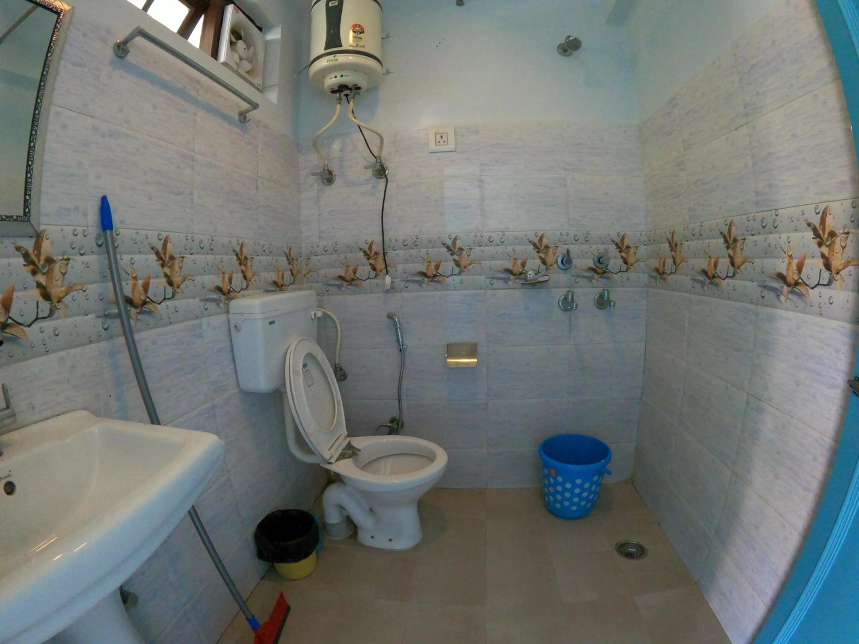 Bathroom in LA SIESTA INDIA MCLEODGANJ