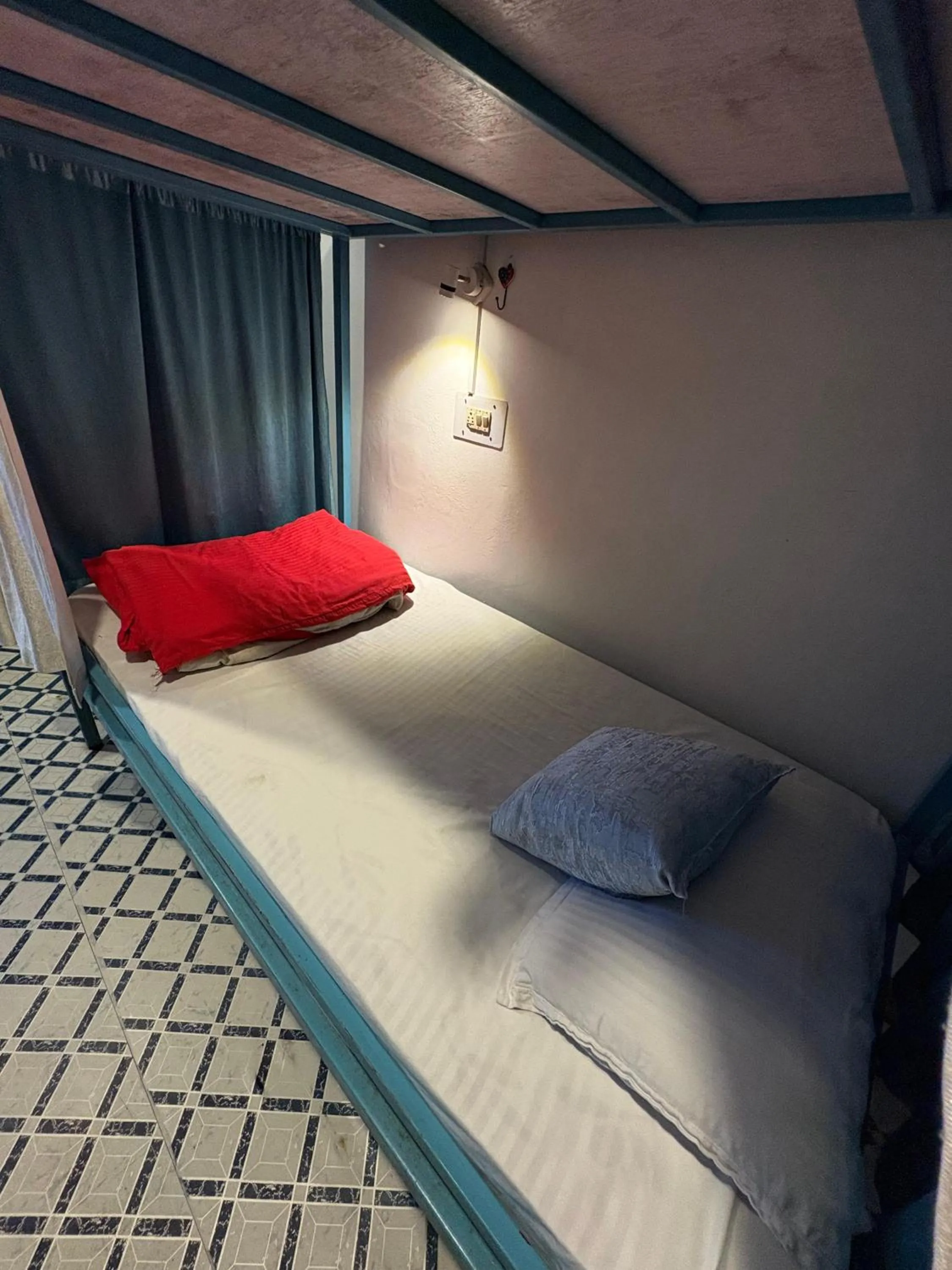 bunk bed, Bed in LA SIESTA INDIA MCLEODGANJ