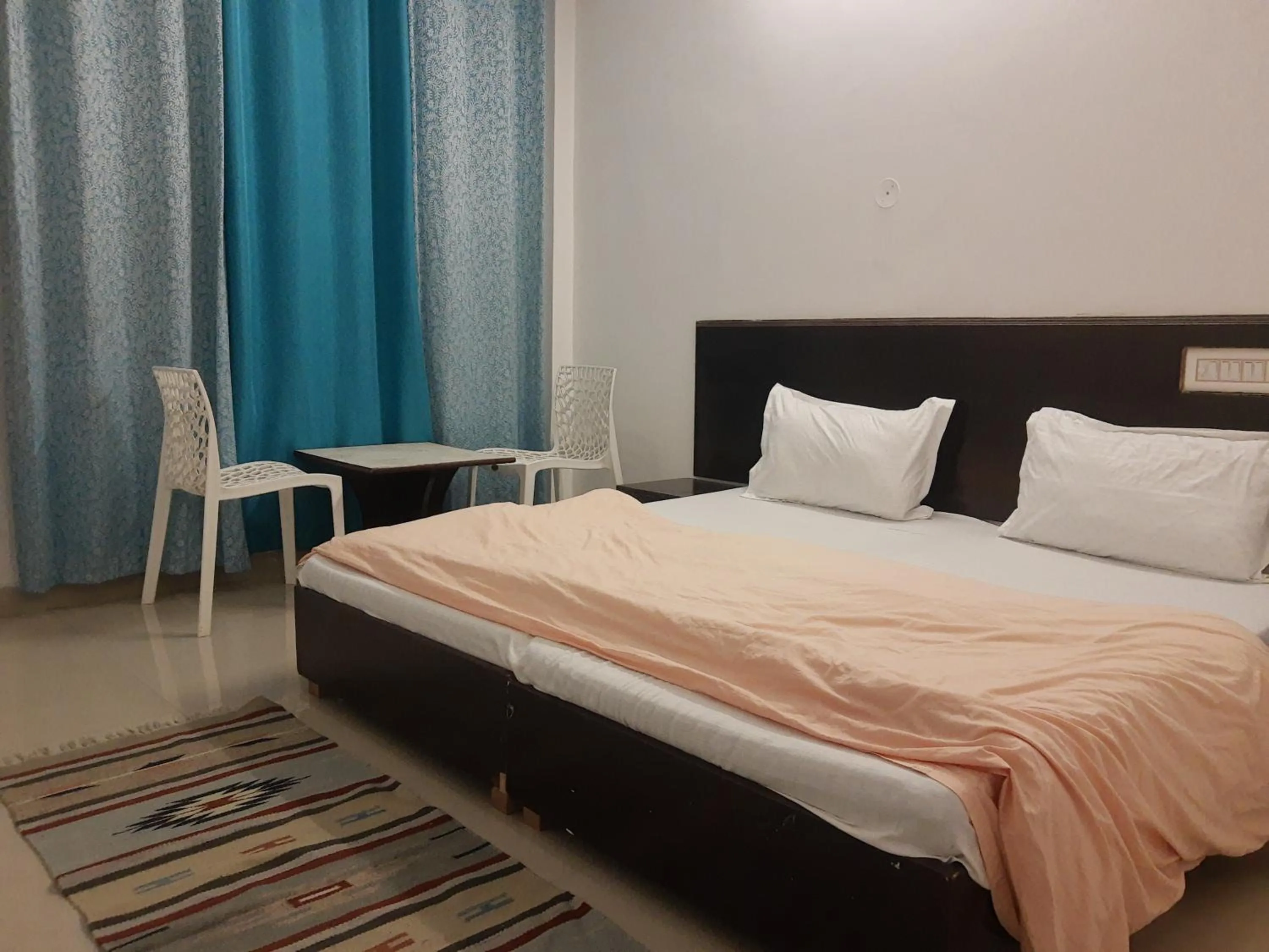 Photo of the whole room, Bed in LA SIESTA INDIA MCLEODGANJ