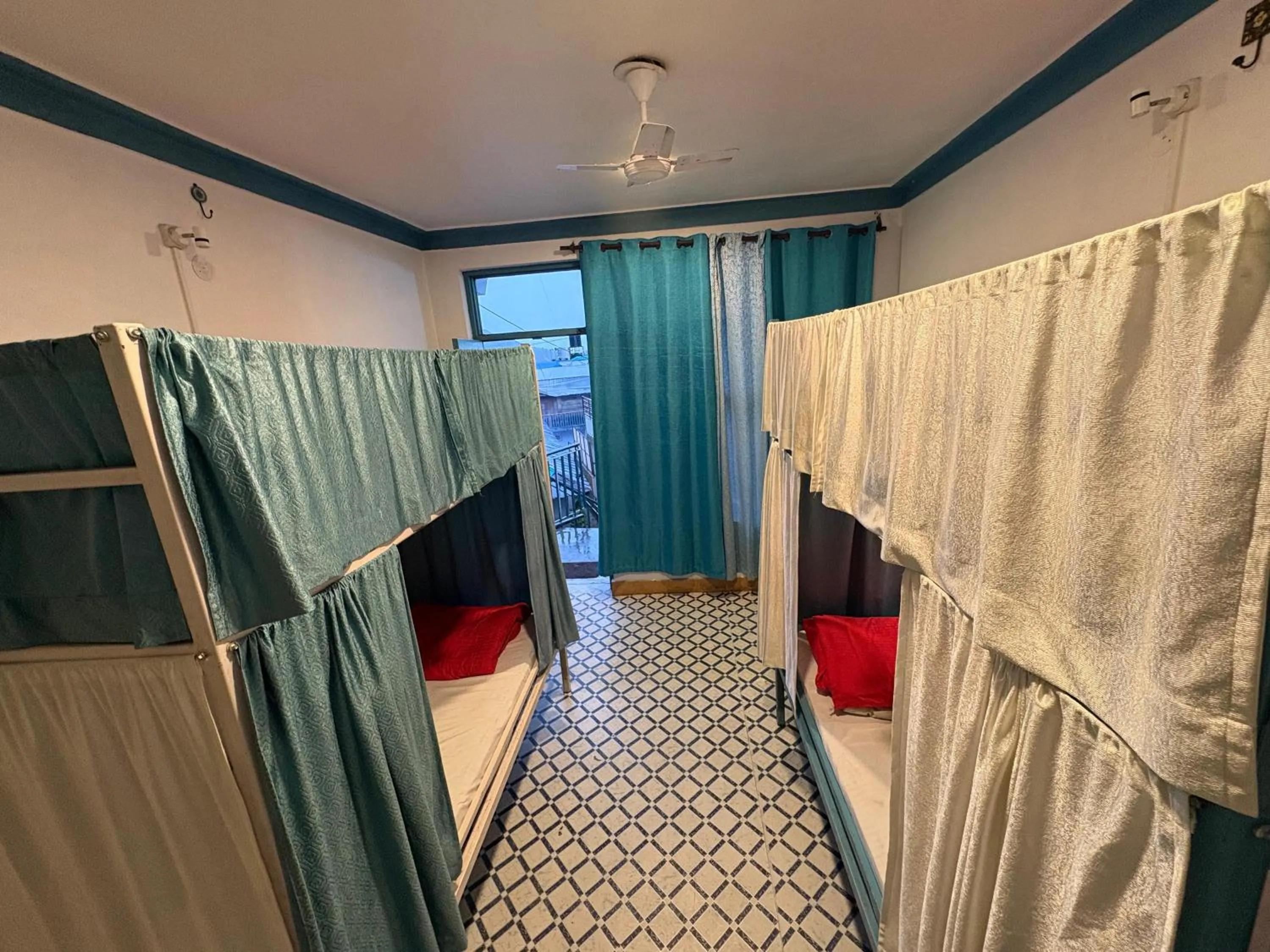 bunk bed, Bed in LA SIESTA INDIA MCLEODGANJ